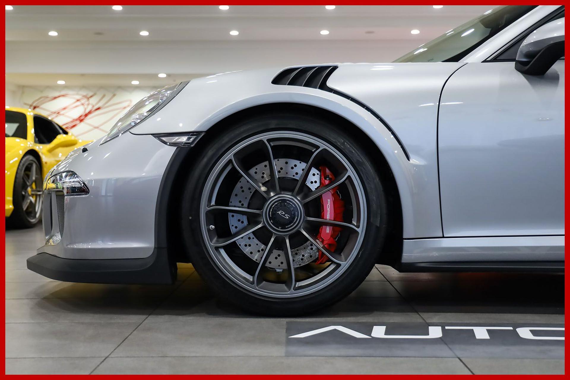 PORSCHE 991