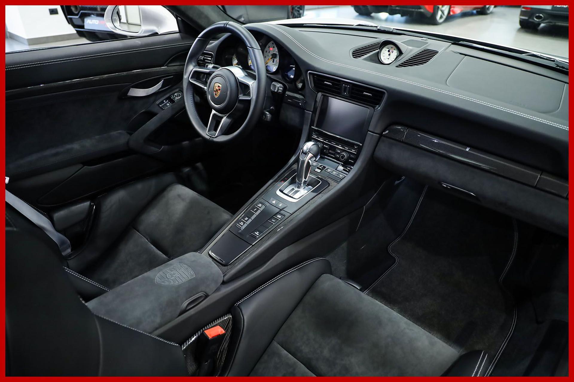 PORSCHE 991