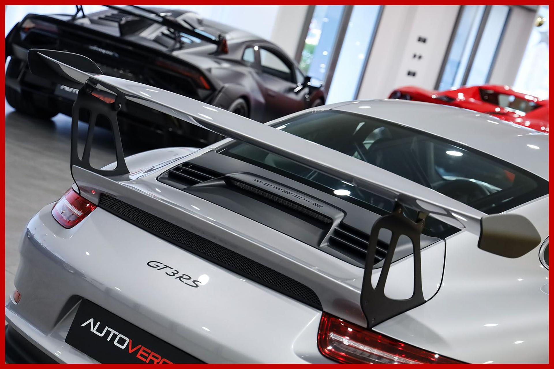 PORSCHE 991