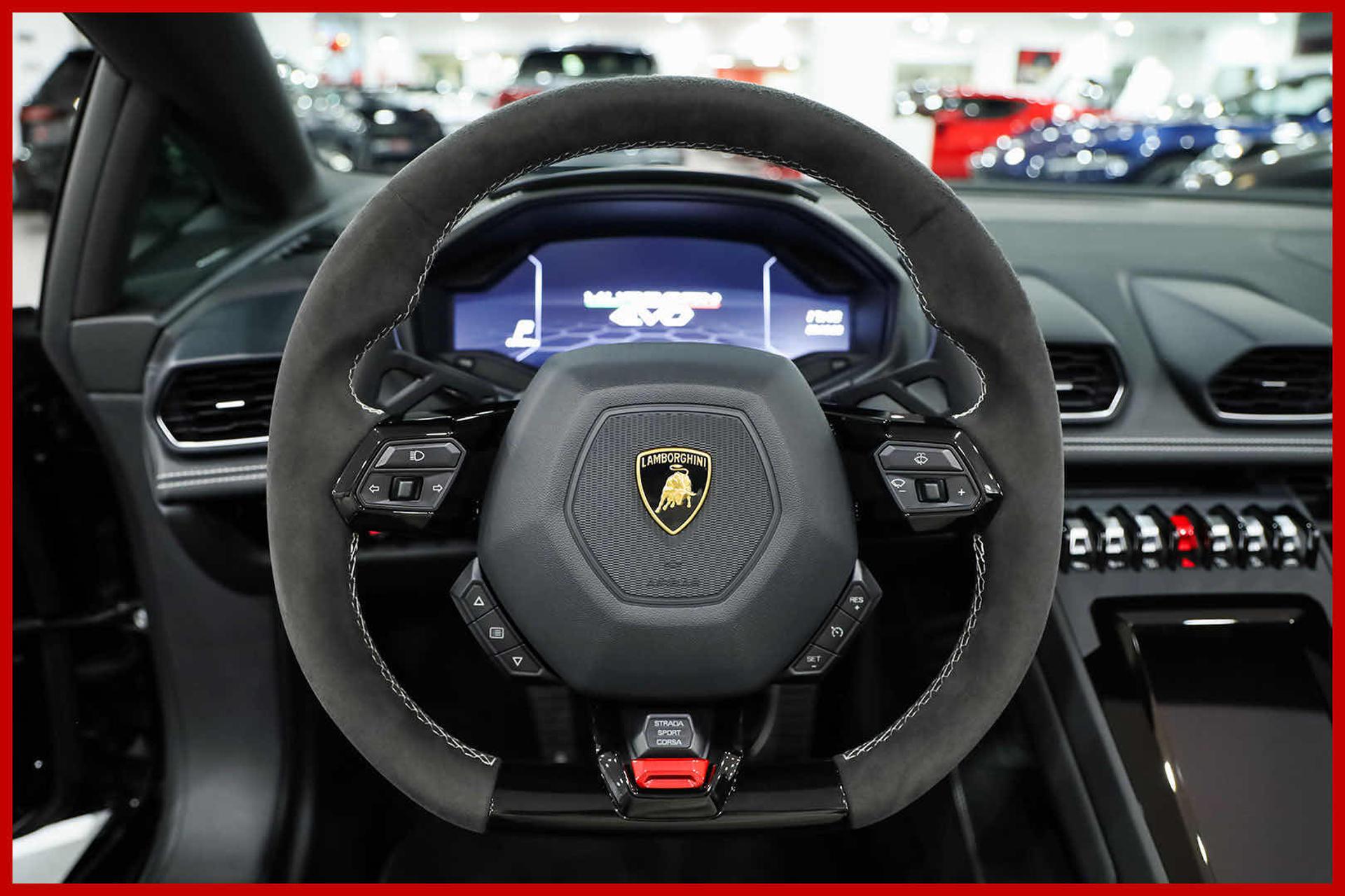LAMBORGHINI Huracan