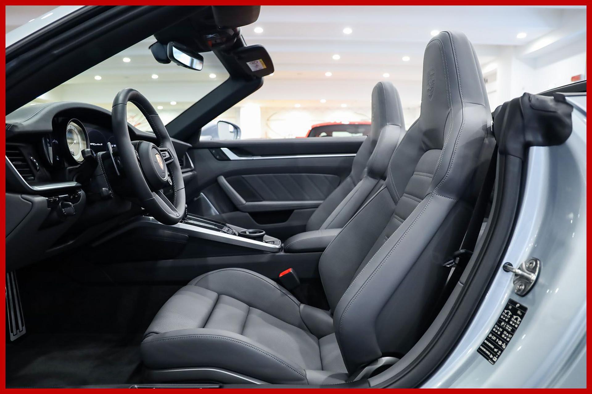 PORSCHE 992