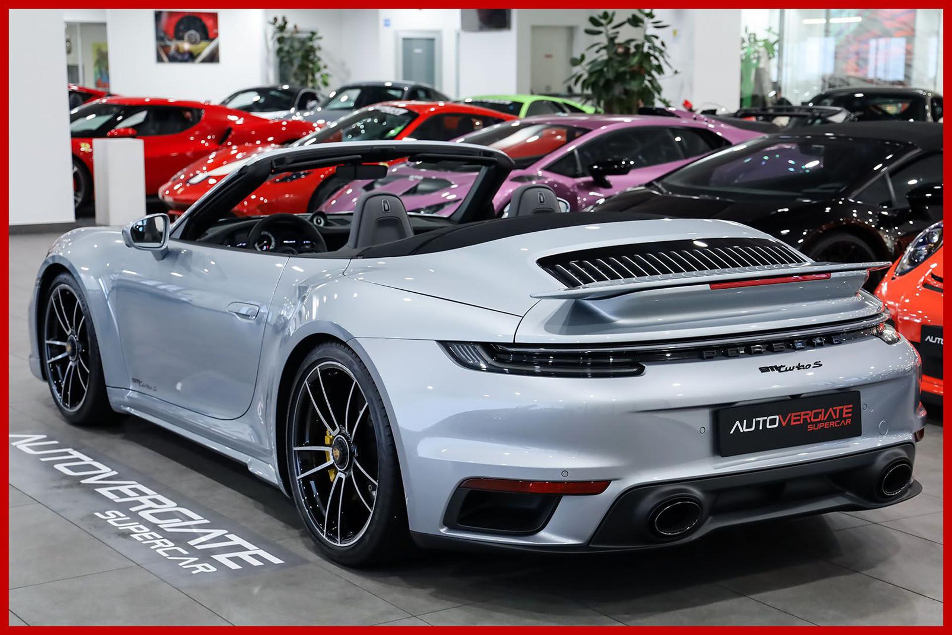 PORSCHE 992