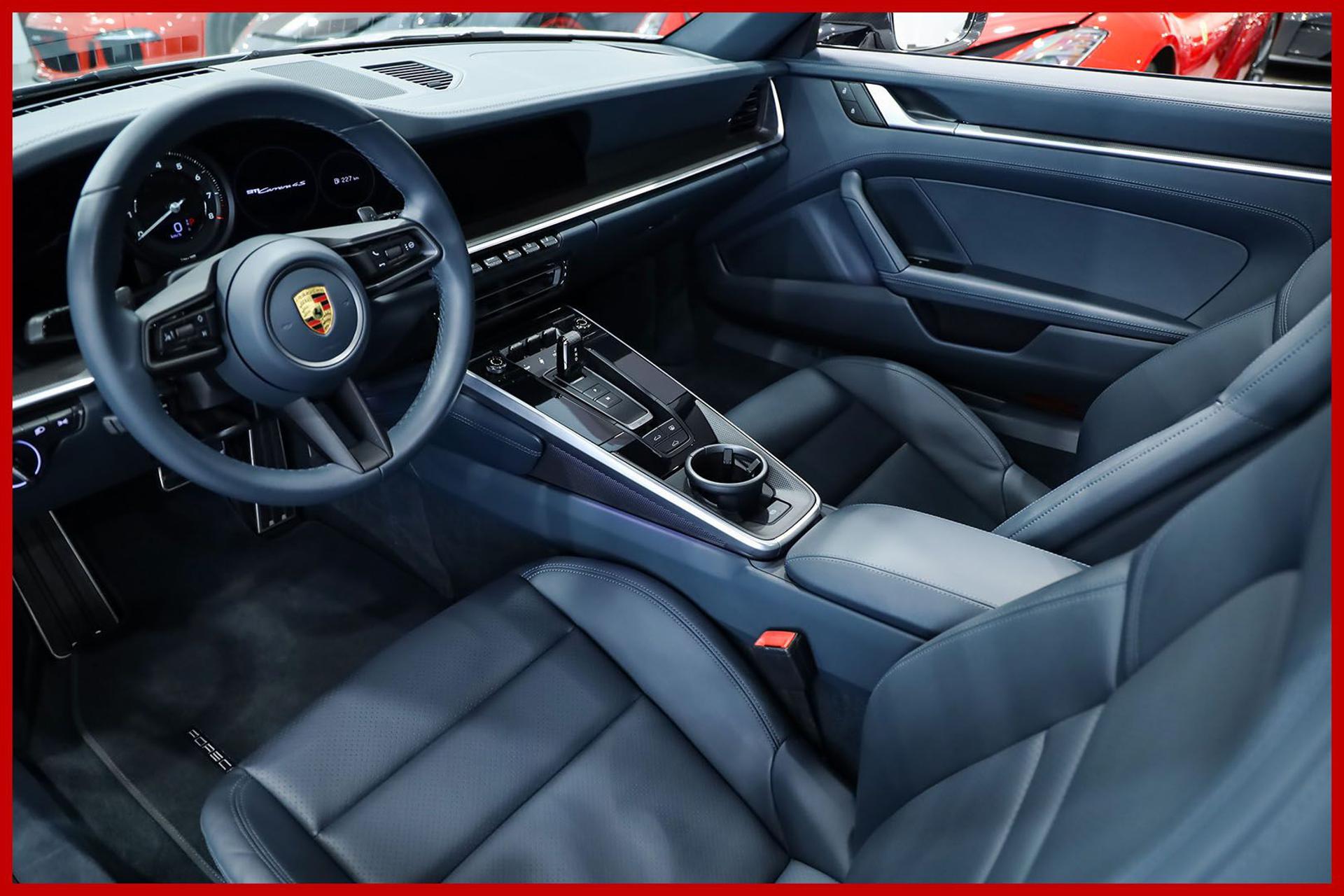 PORSCHE 992