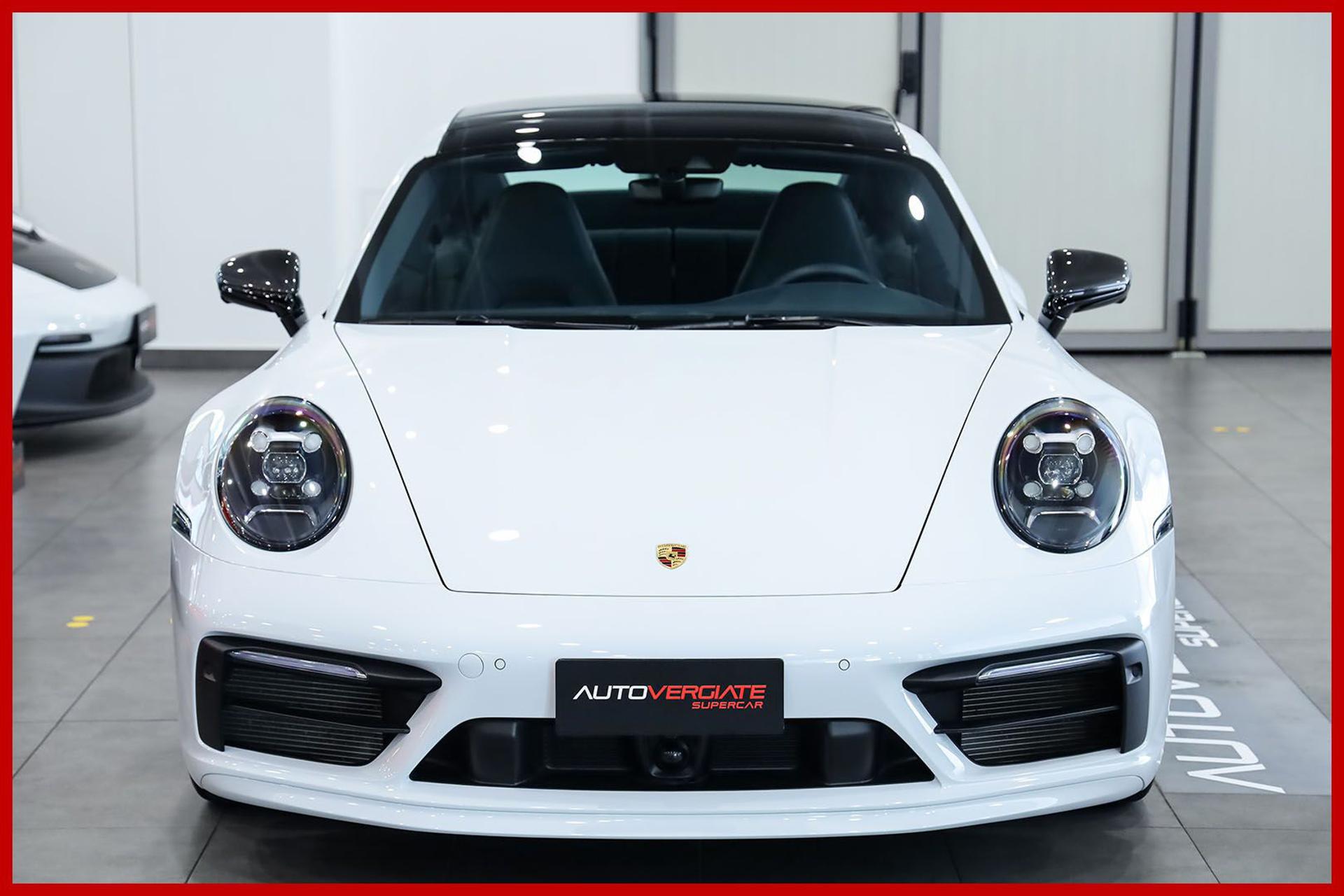 PORSCHE 992