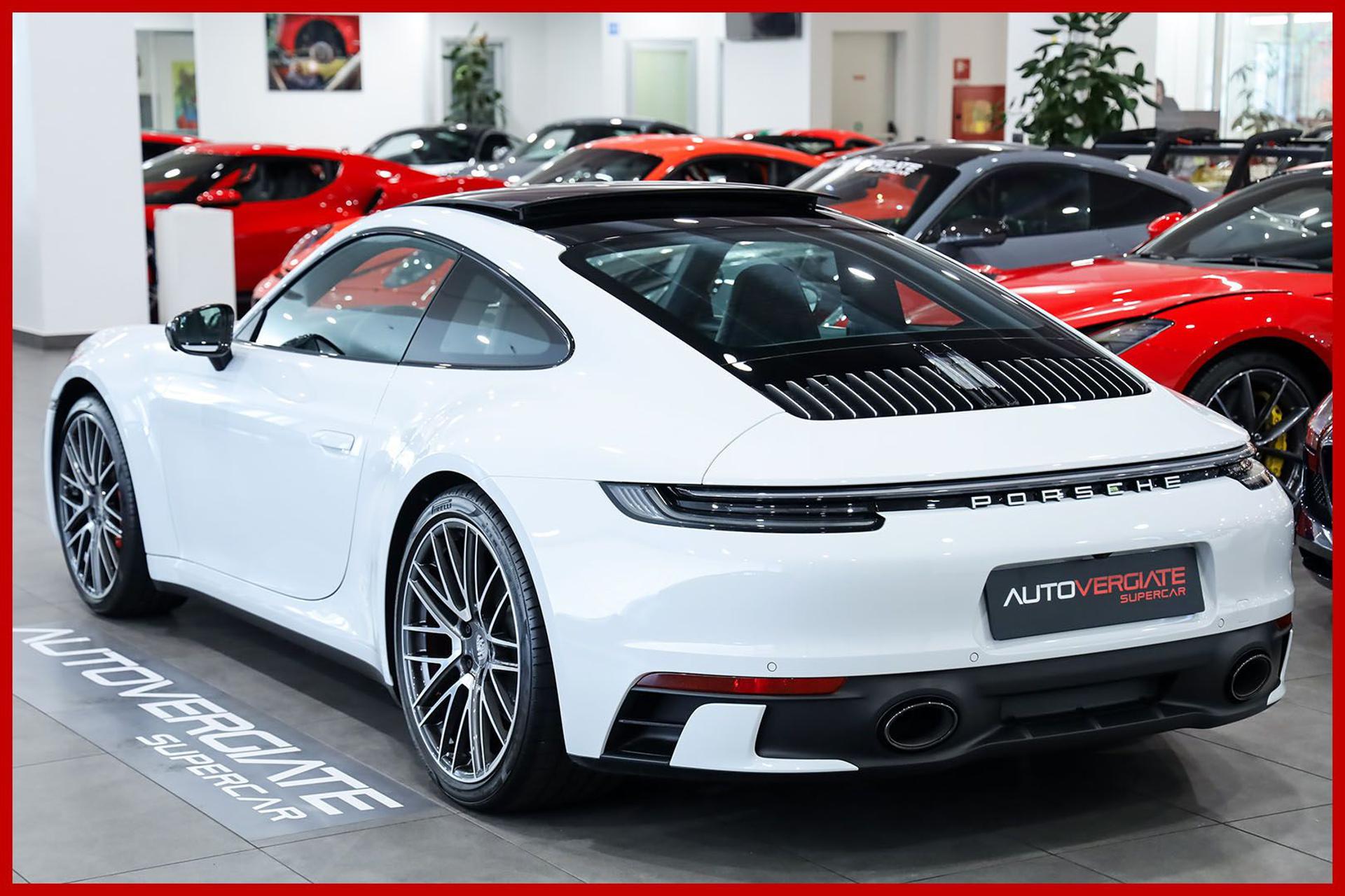 PORSCHE 992