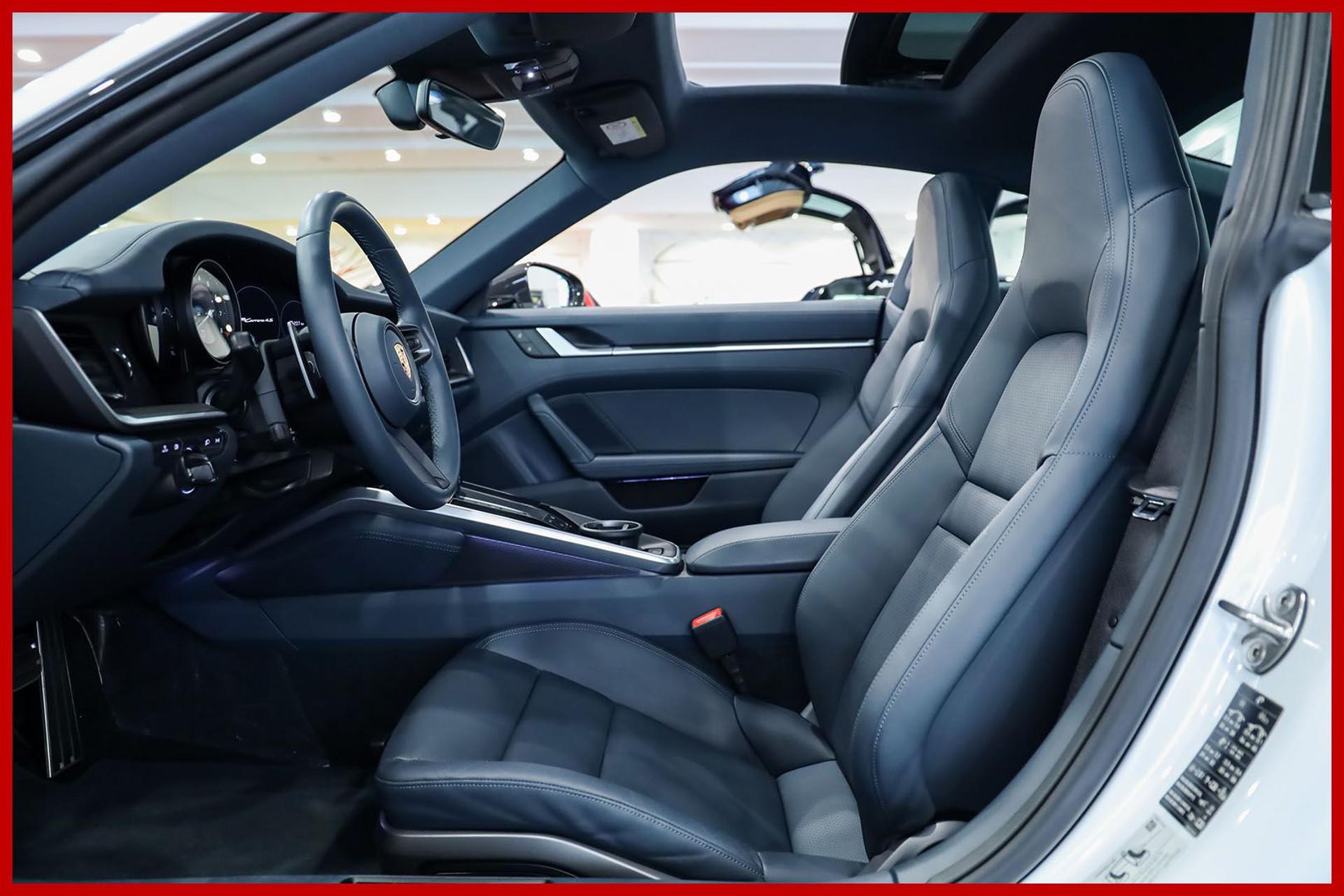 PORSCHE 992