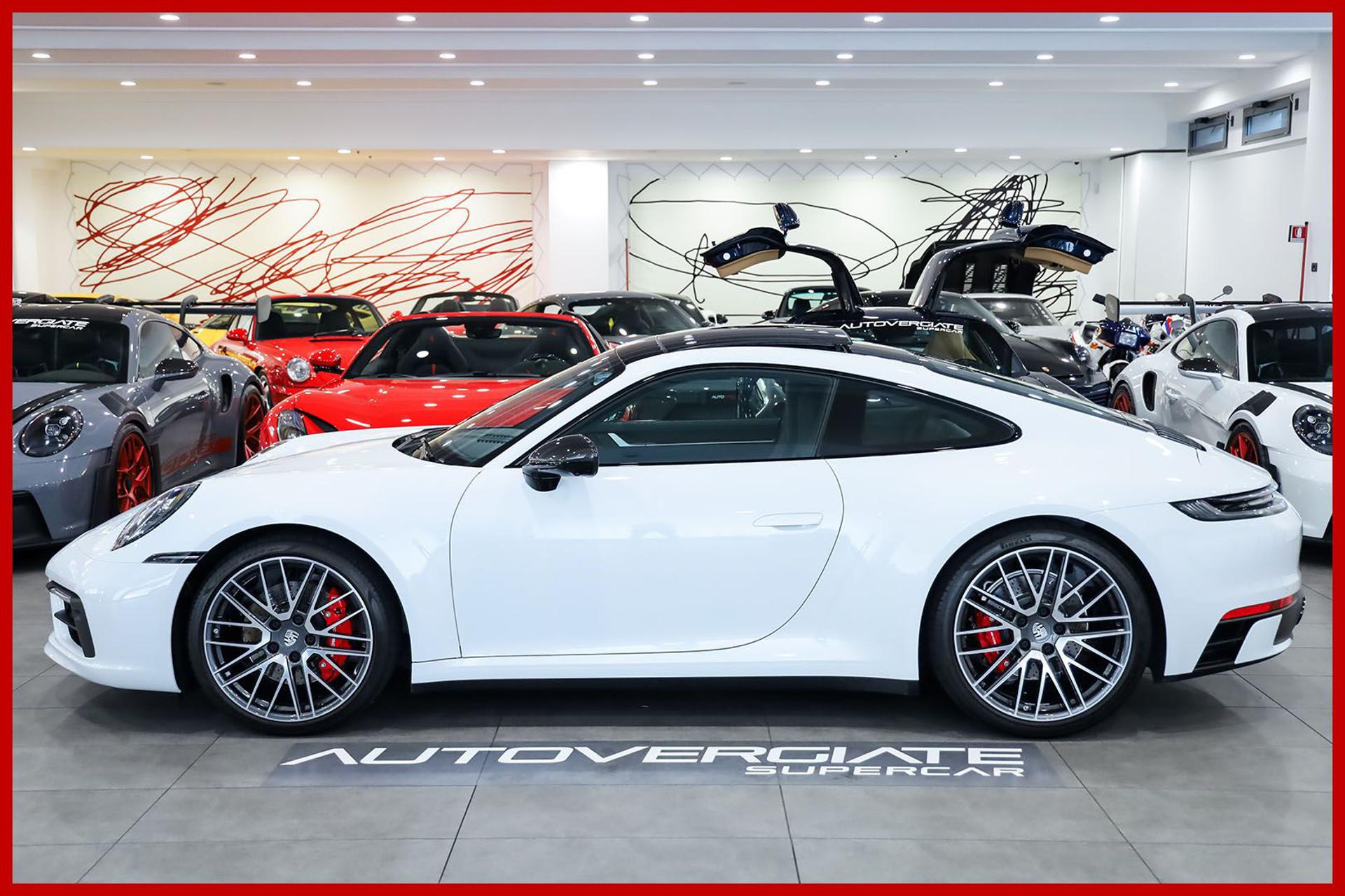 PORSCHE 992