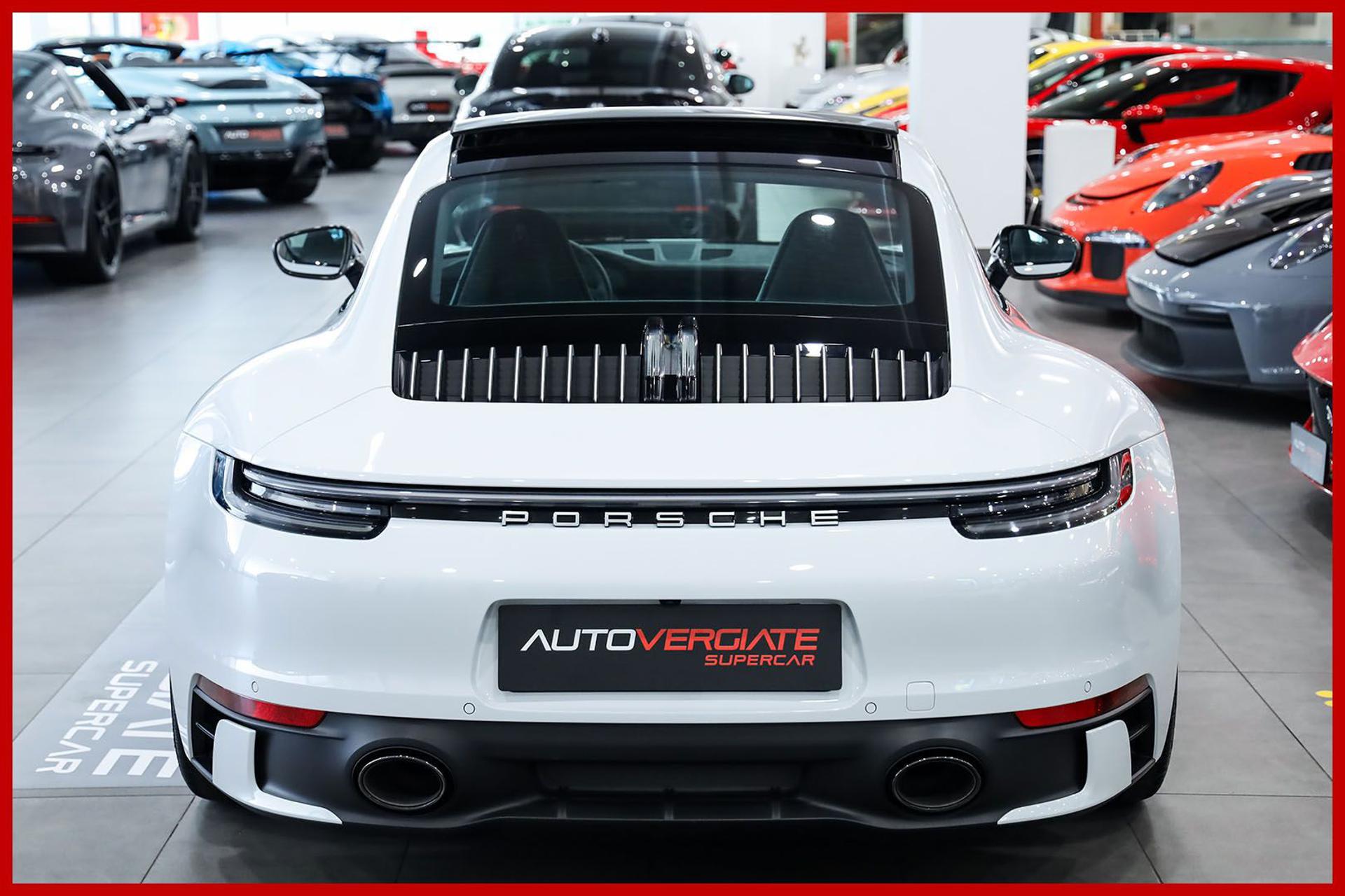 PORSCHE 992