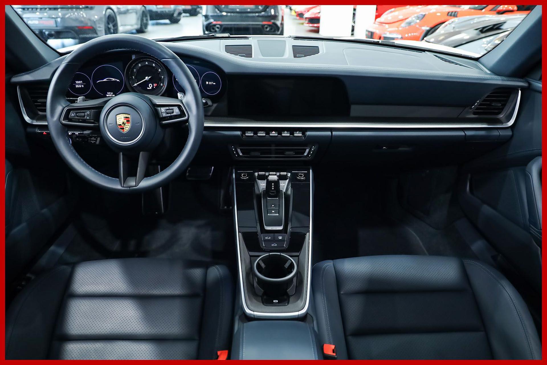 PORSCHE 992