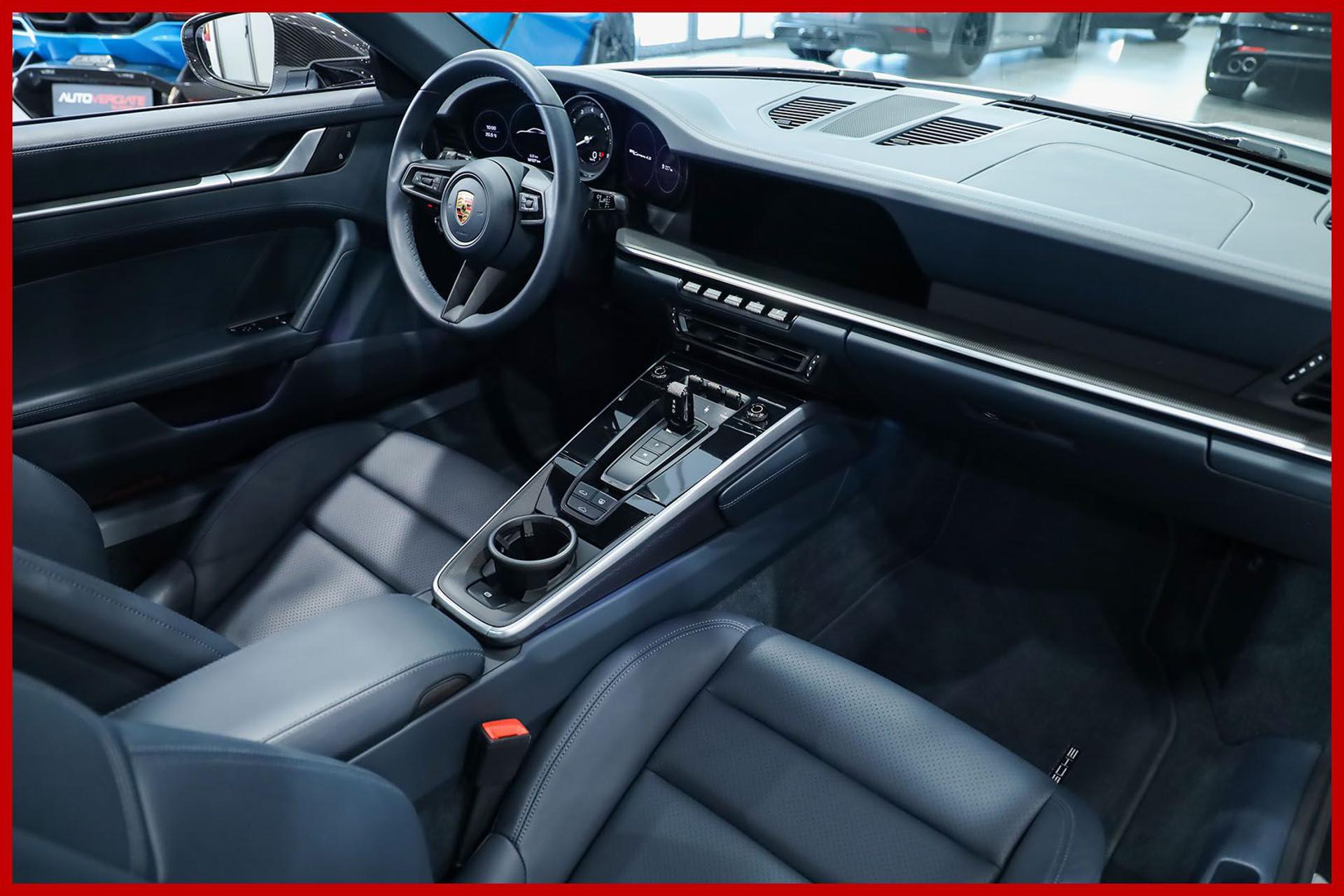 PORSCHE 992