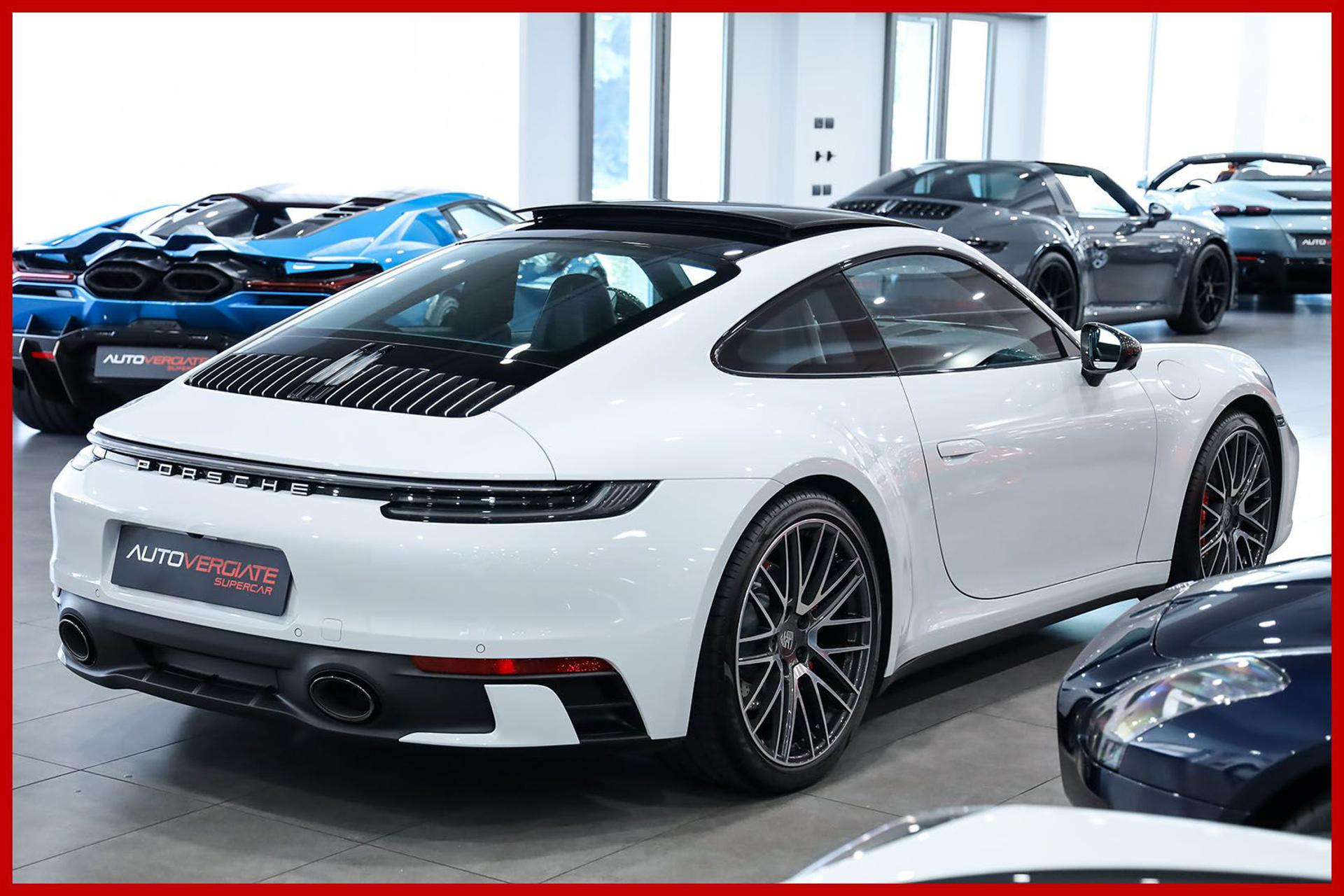 PORSCHE 992