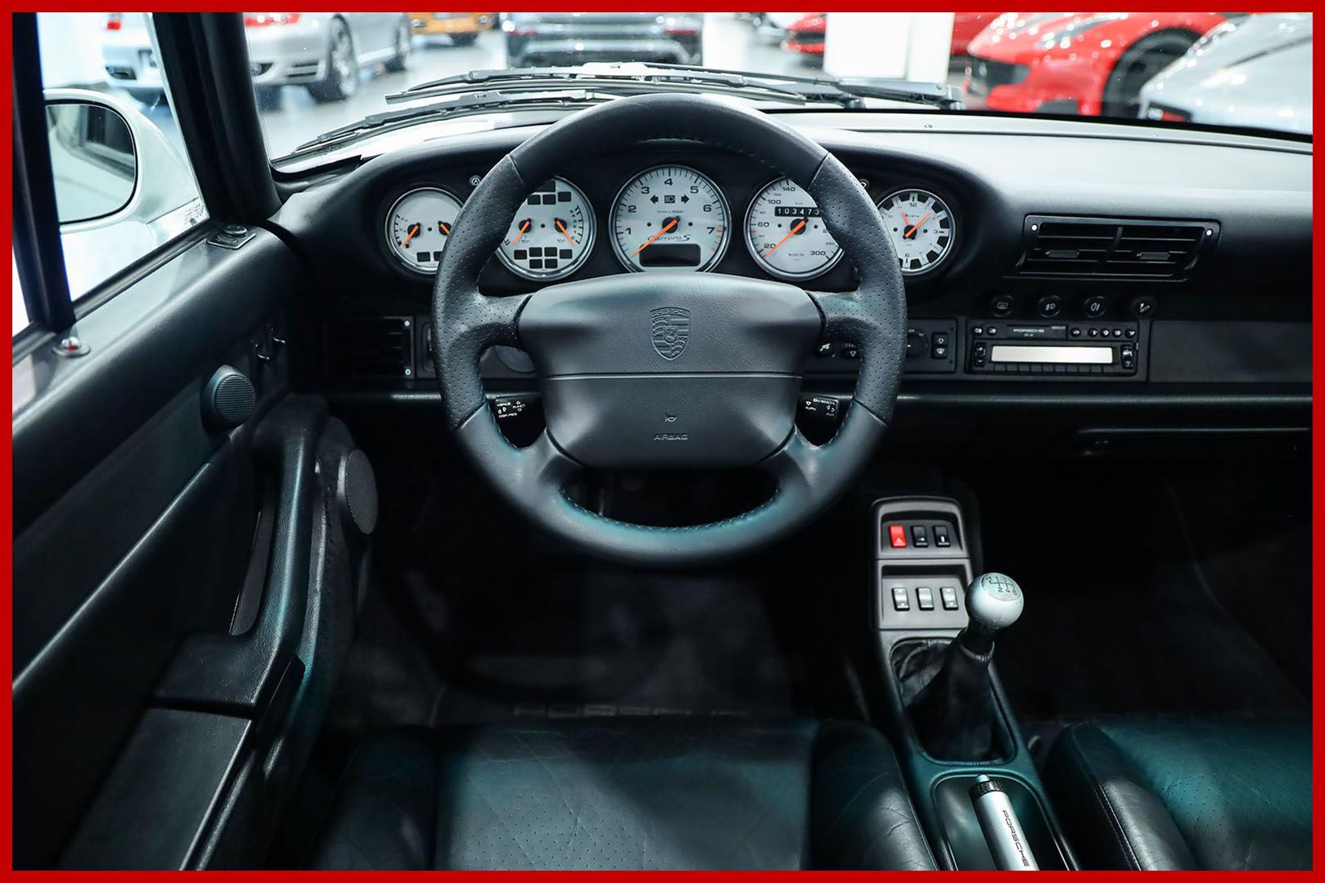 PORSCHE 911