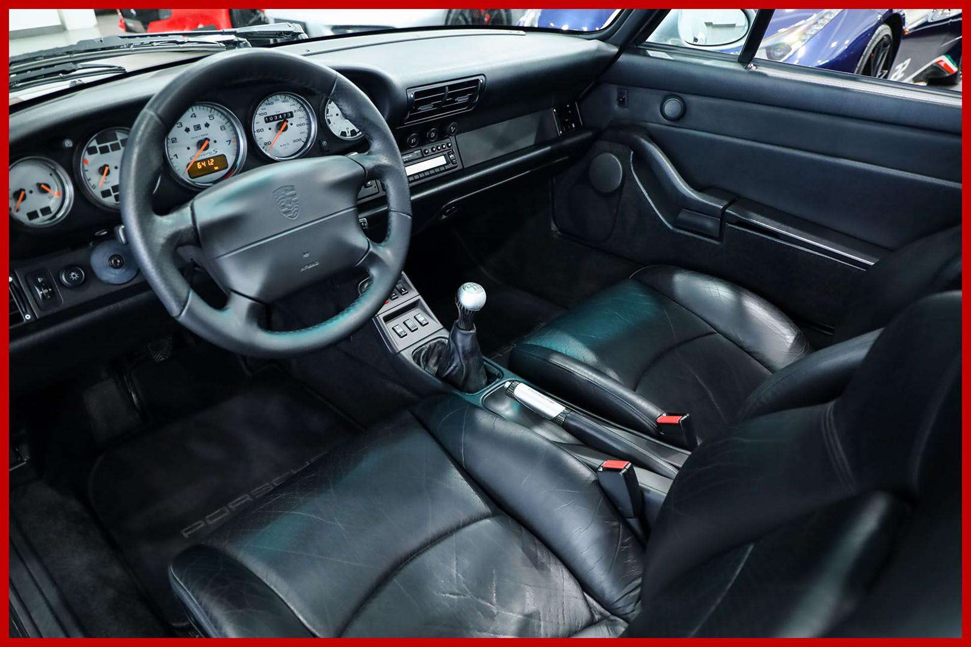 PORSCHE 911