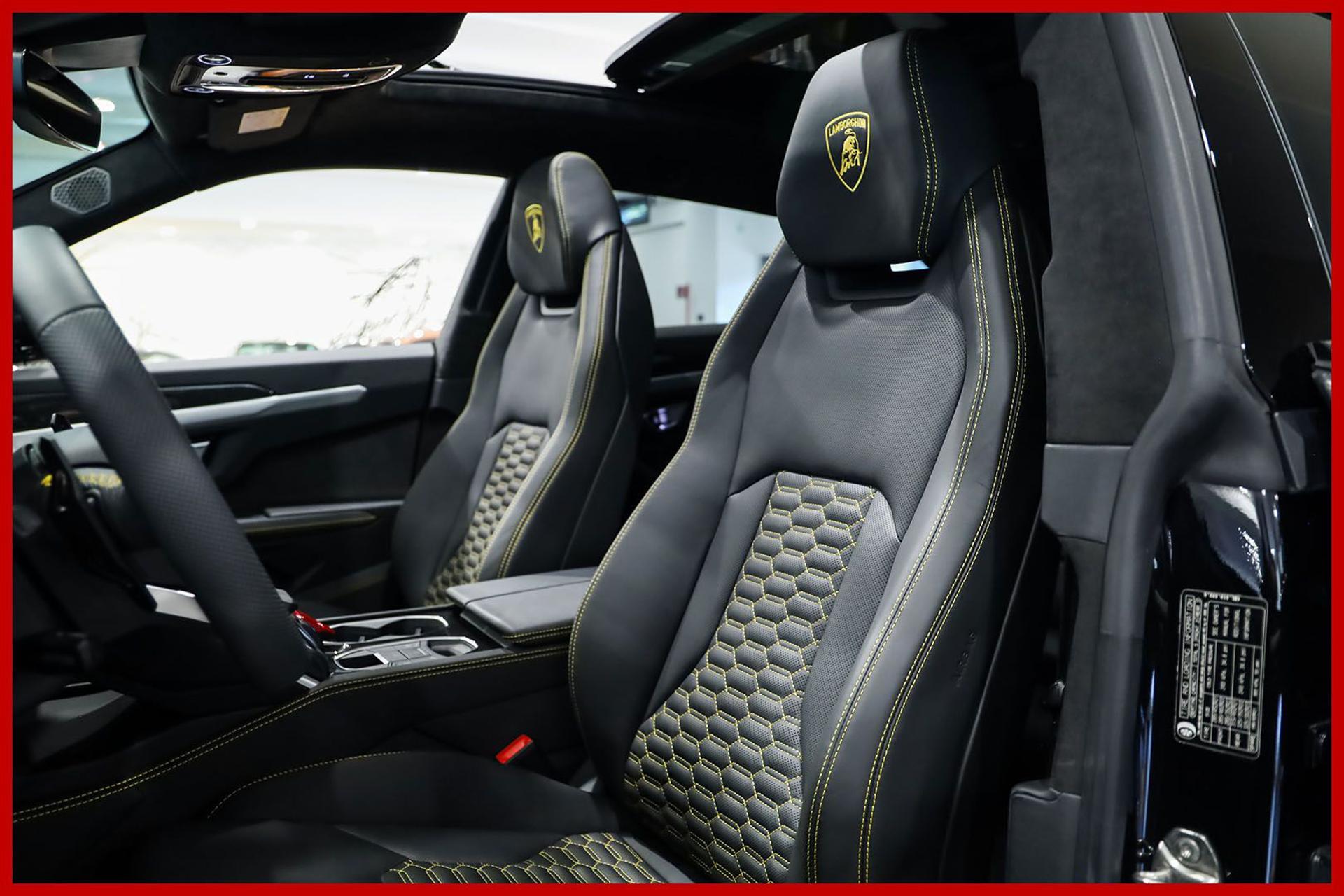 LAMBORGHINI Urus