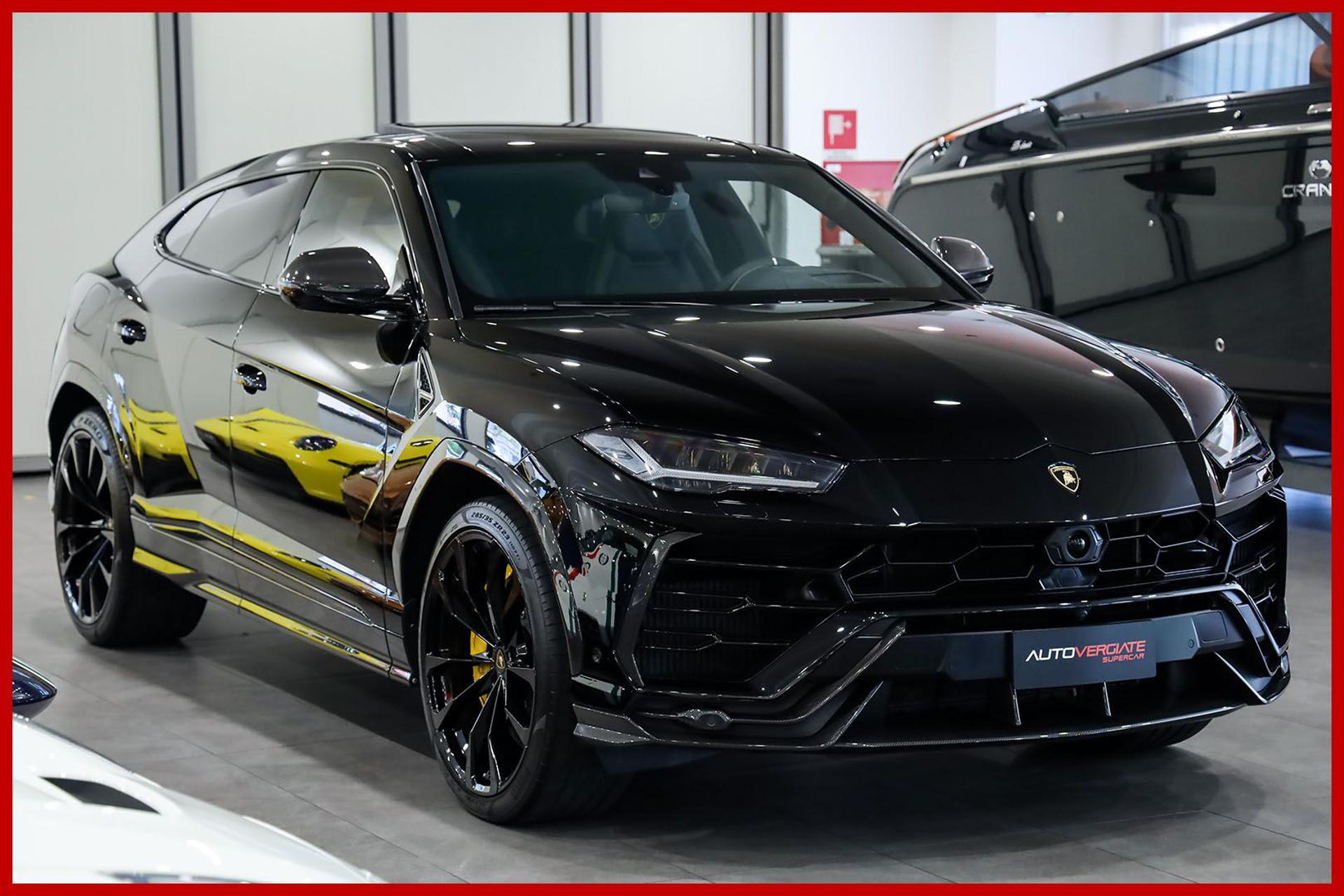 LAMBORGHINI Urus