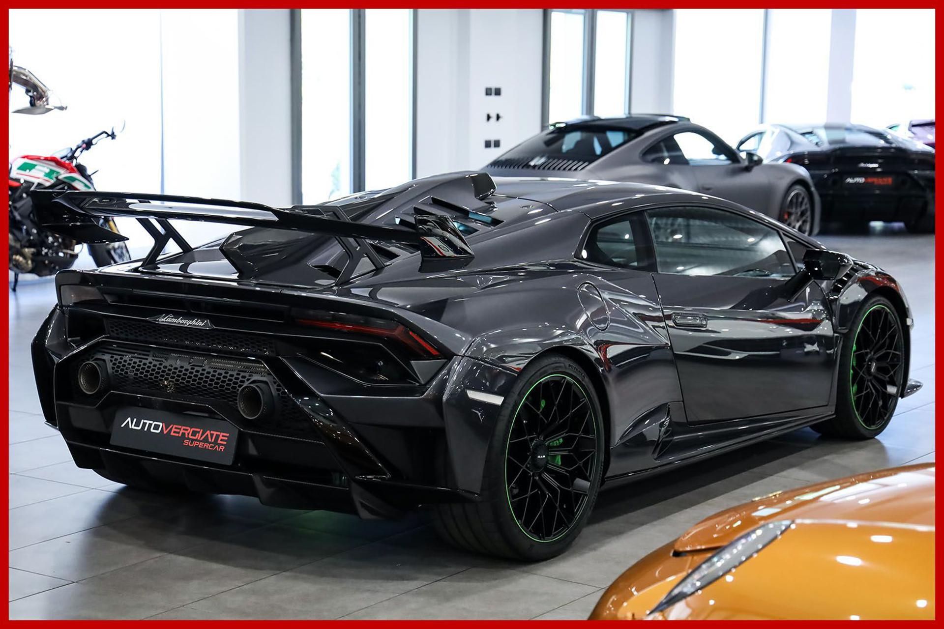 LAMBORGHINI Huracan