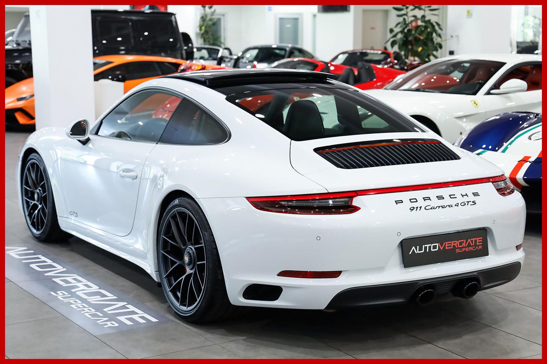 PORSCHE 991