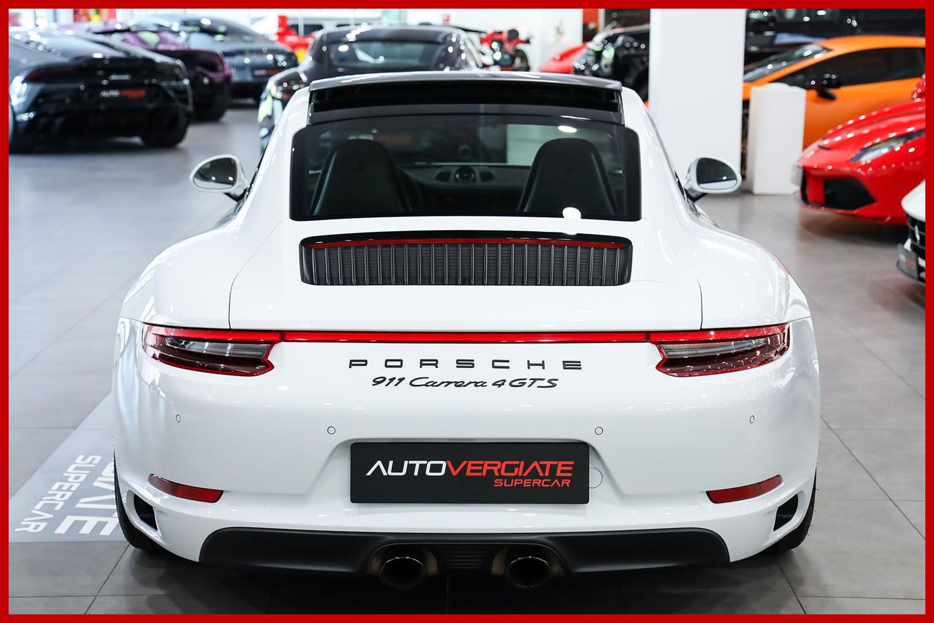 PORSCHE 991