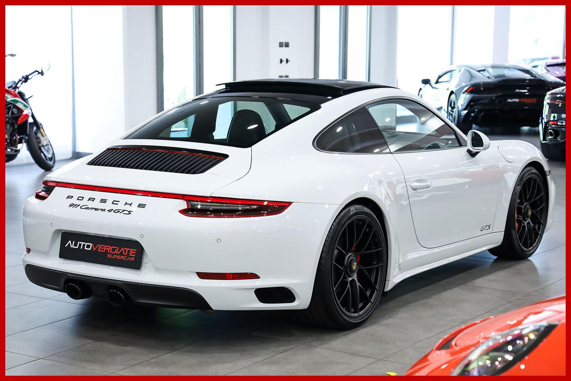 PORSCHE 991