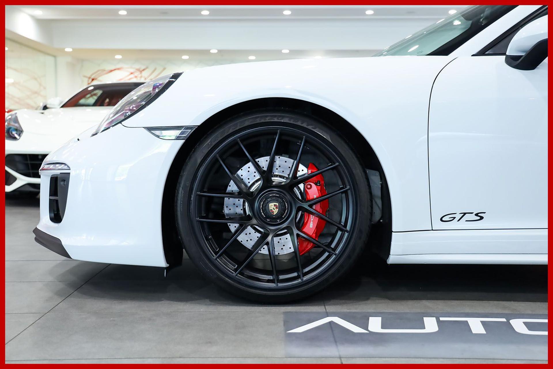 PORSCHE 991