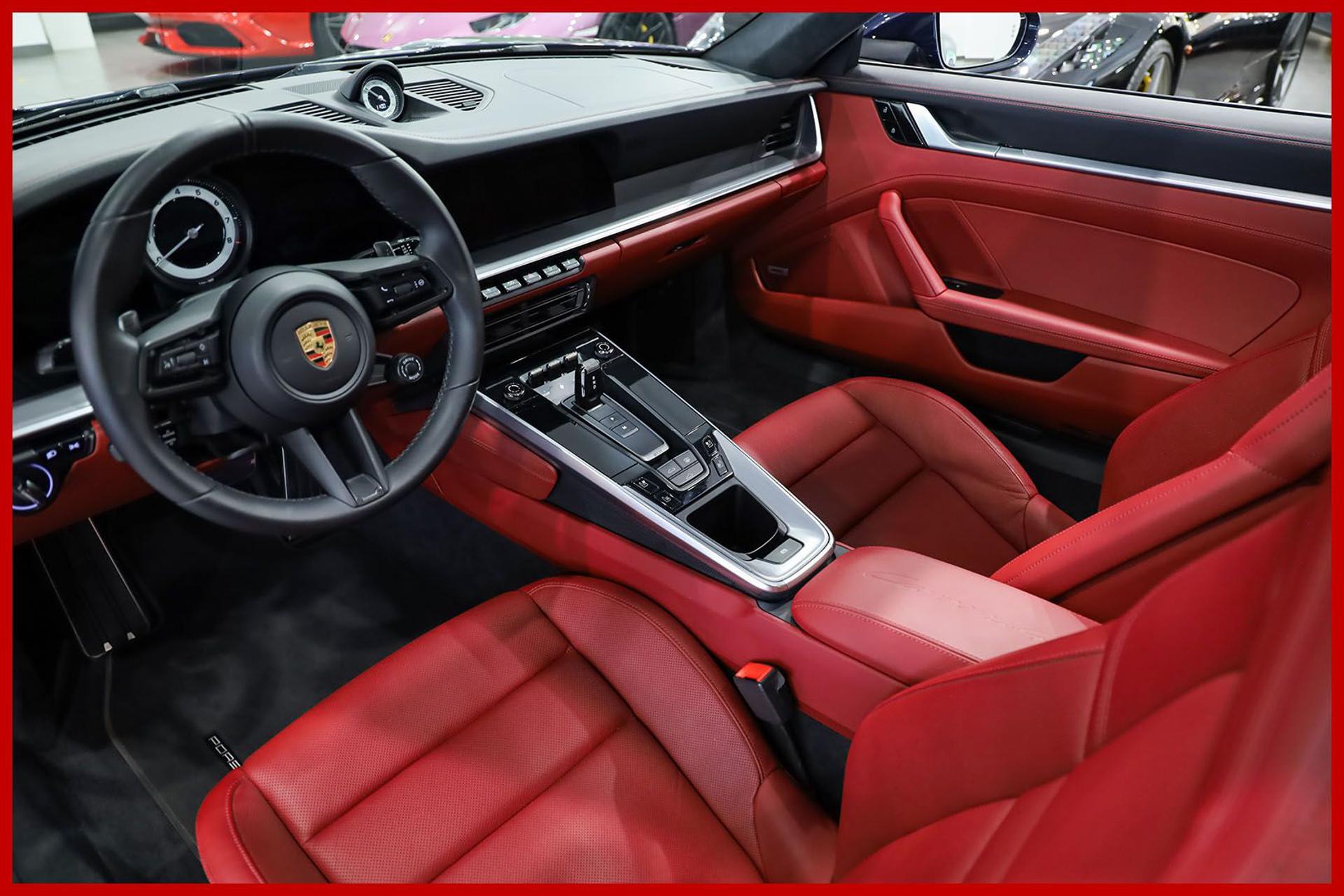 PORSCHE 992