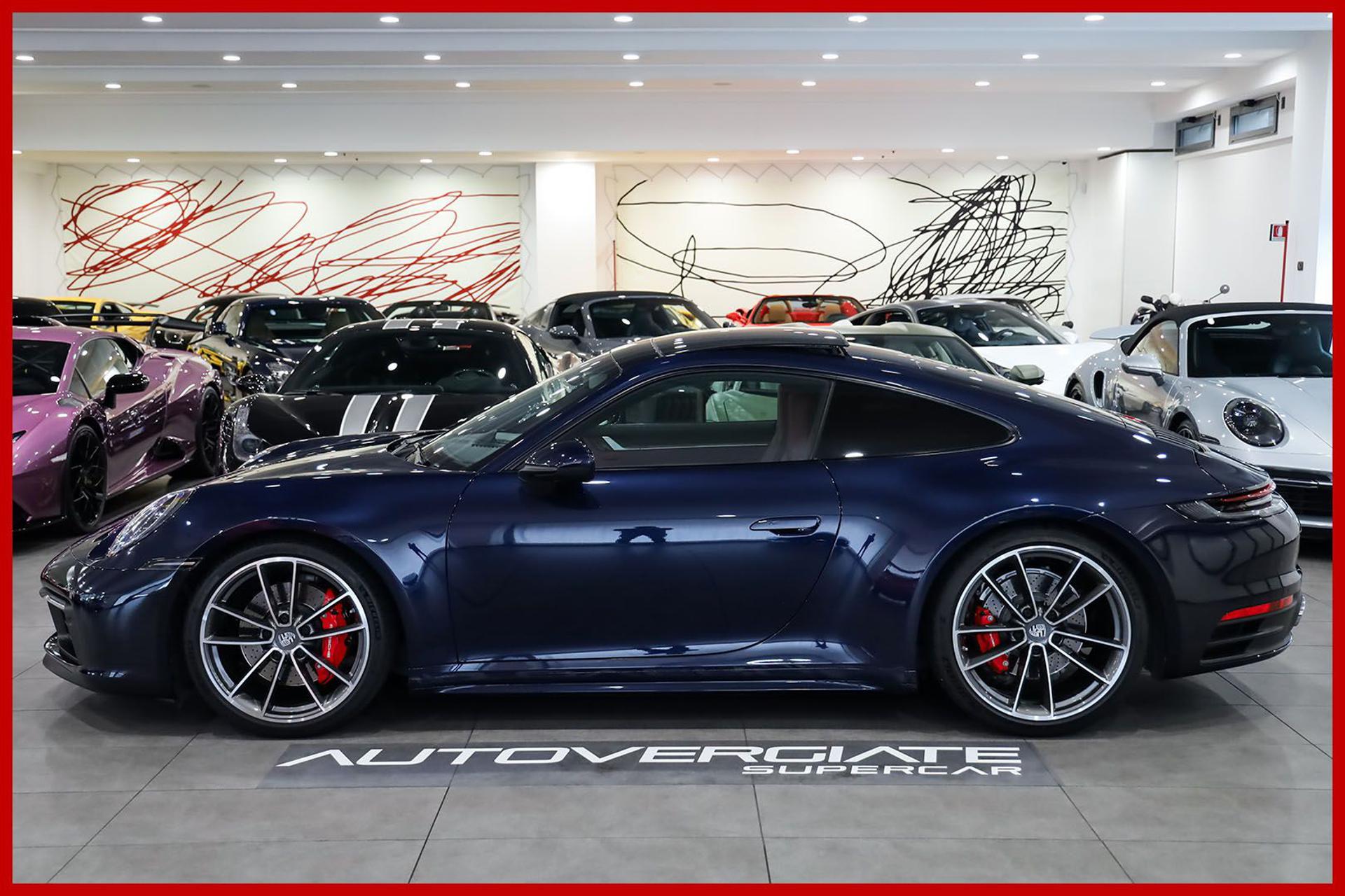 PORSCHE 992