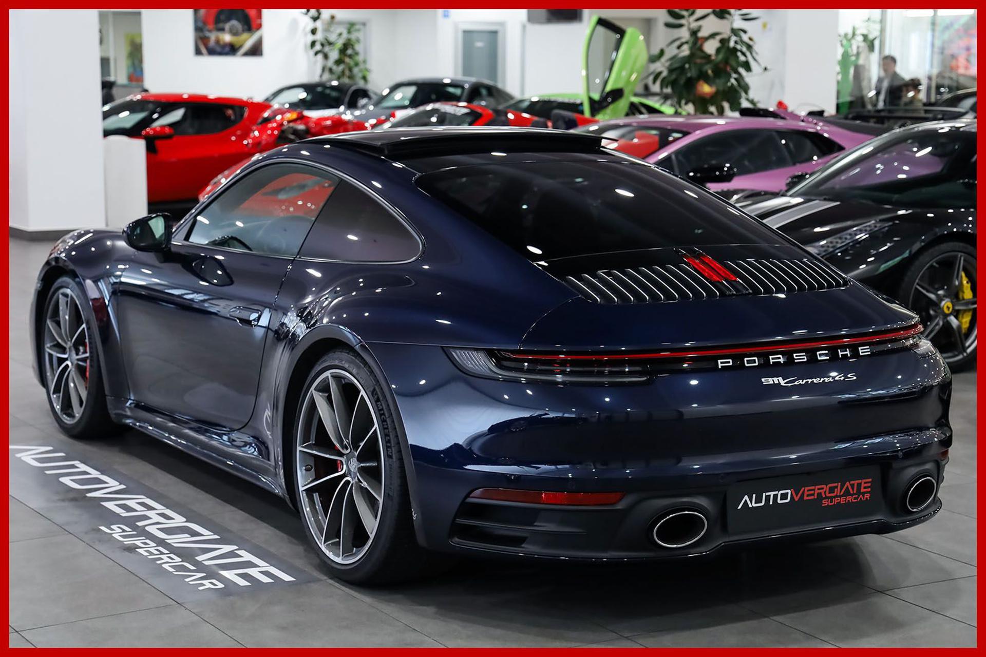 PORSCHE 992
