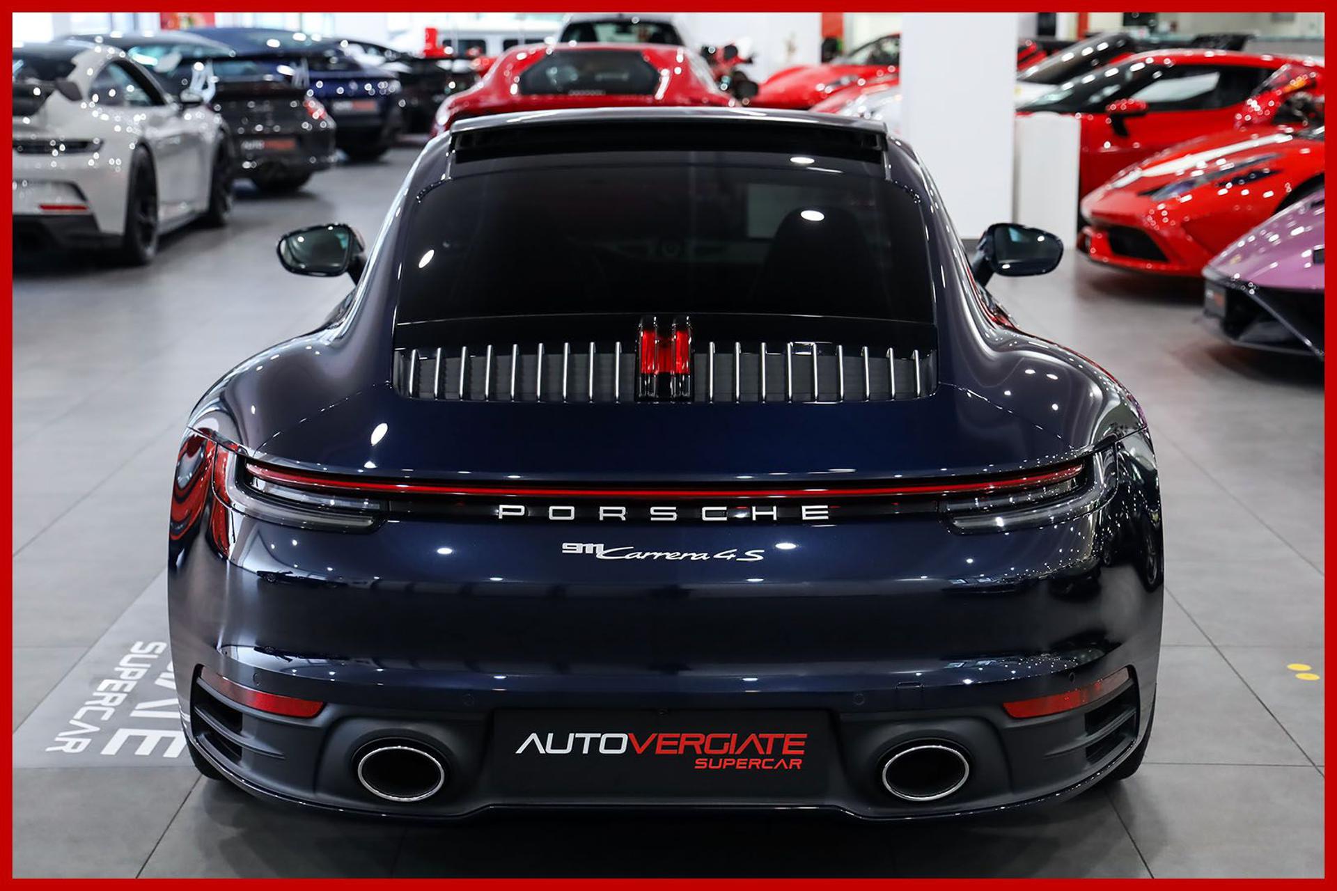PORSCHE 992