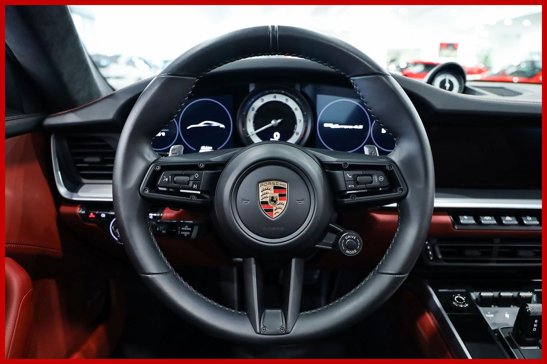 PORSCHE 992