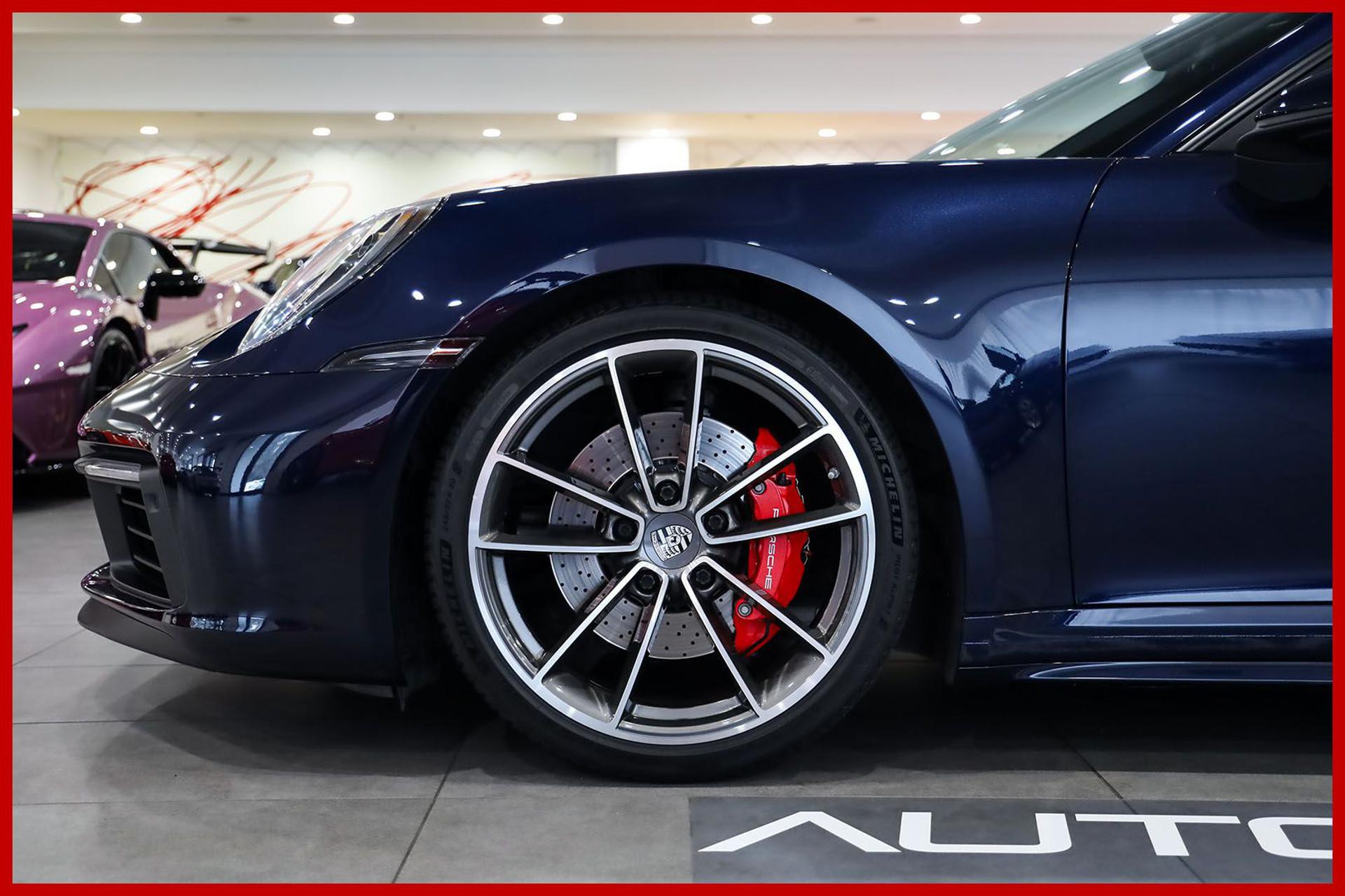 PORSCHE 992