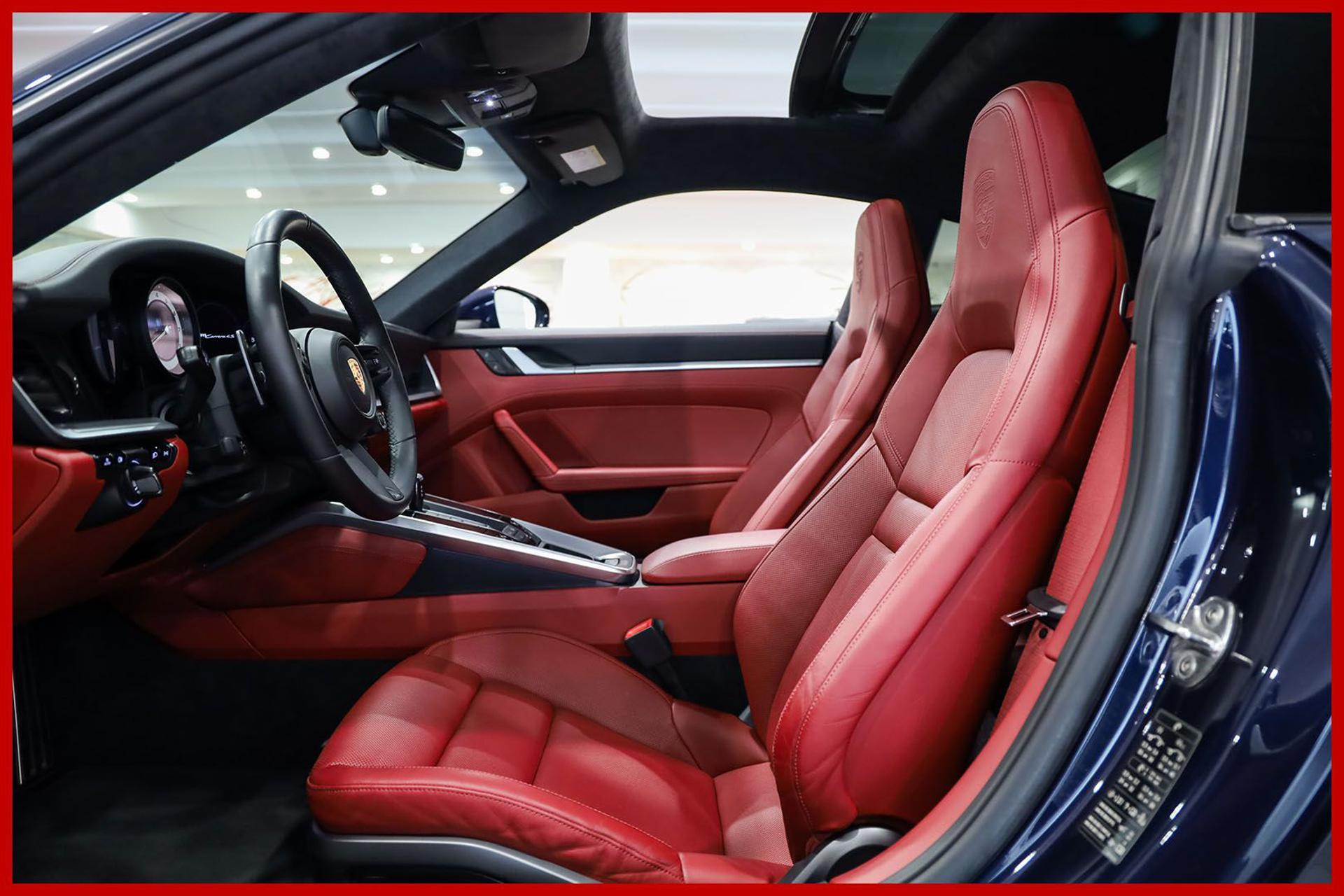 PORSCHE 992