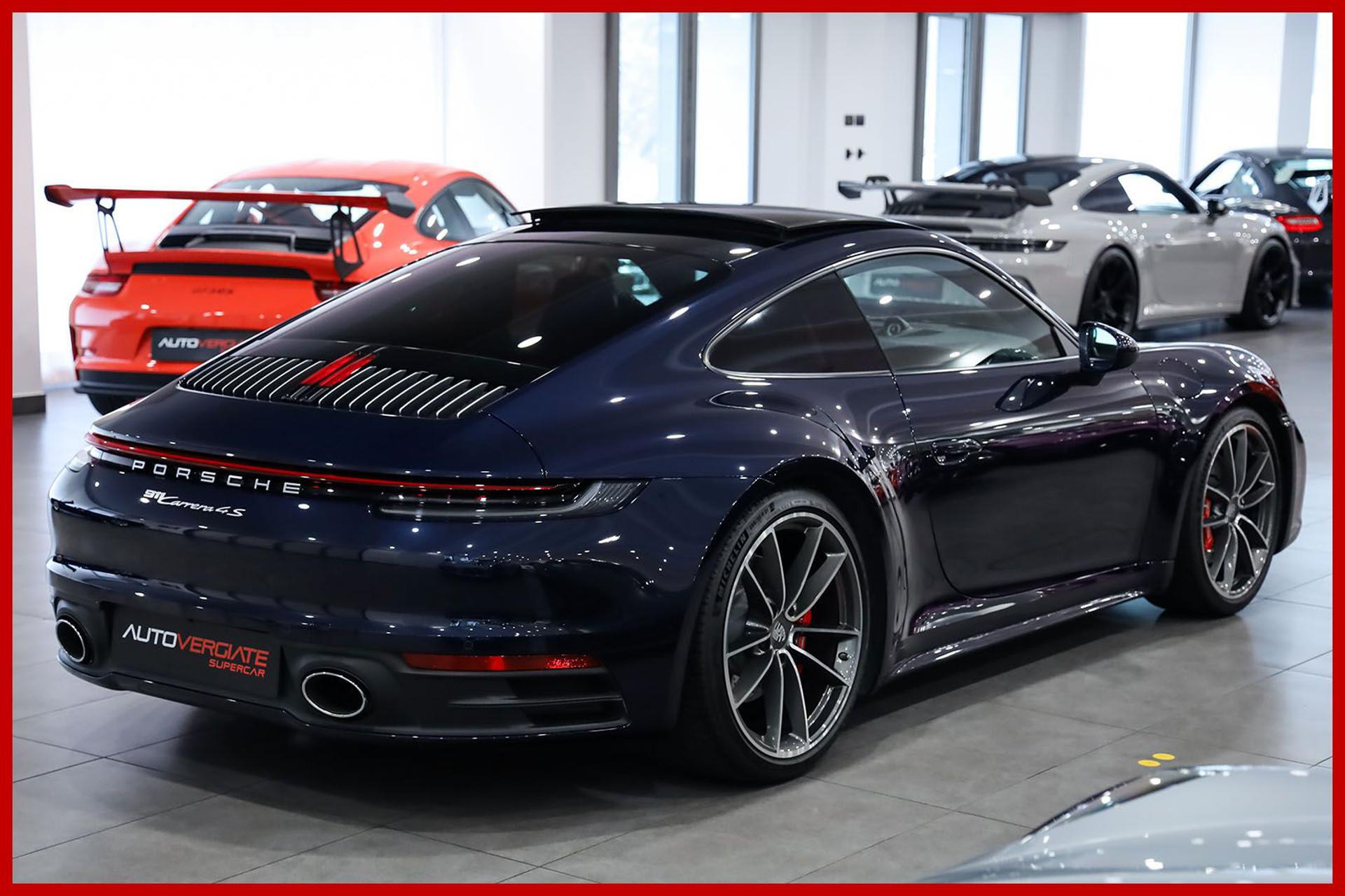 PORSCHE 992