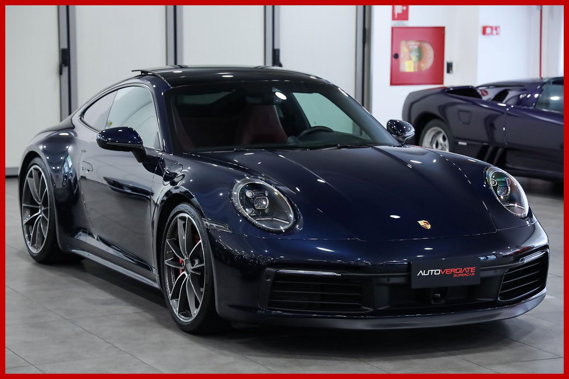 PORSCHE 992