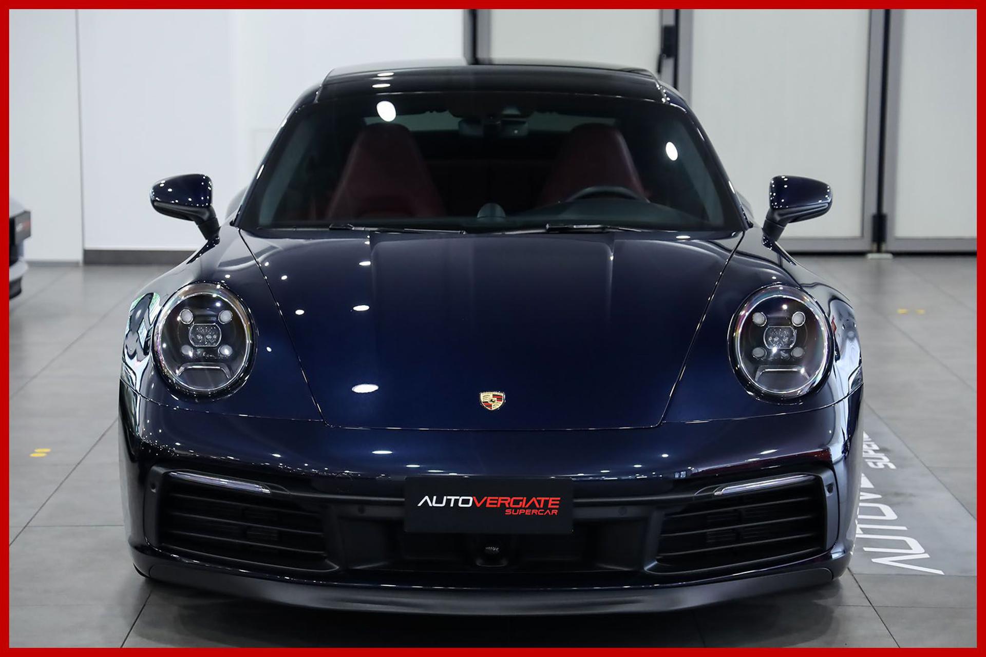 PORSCHE 992