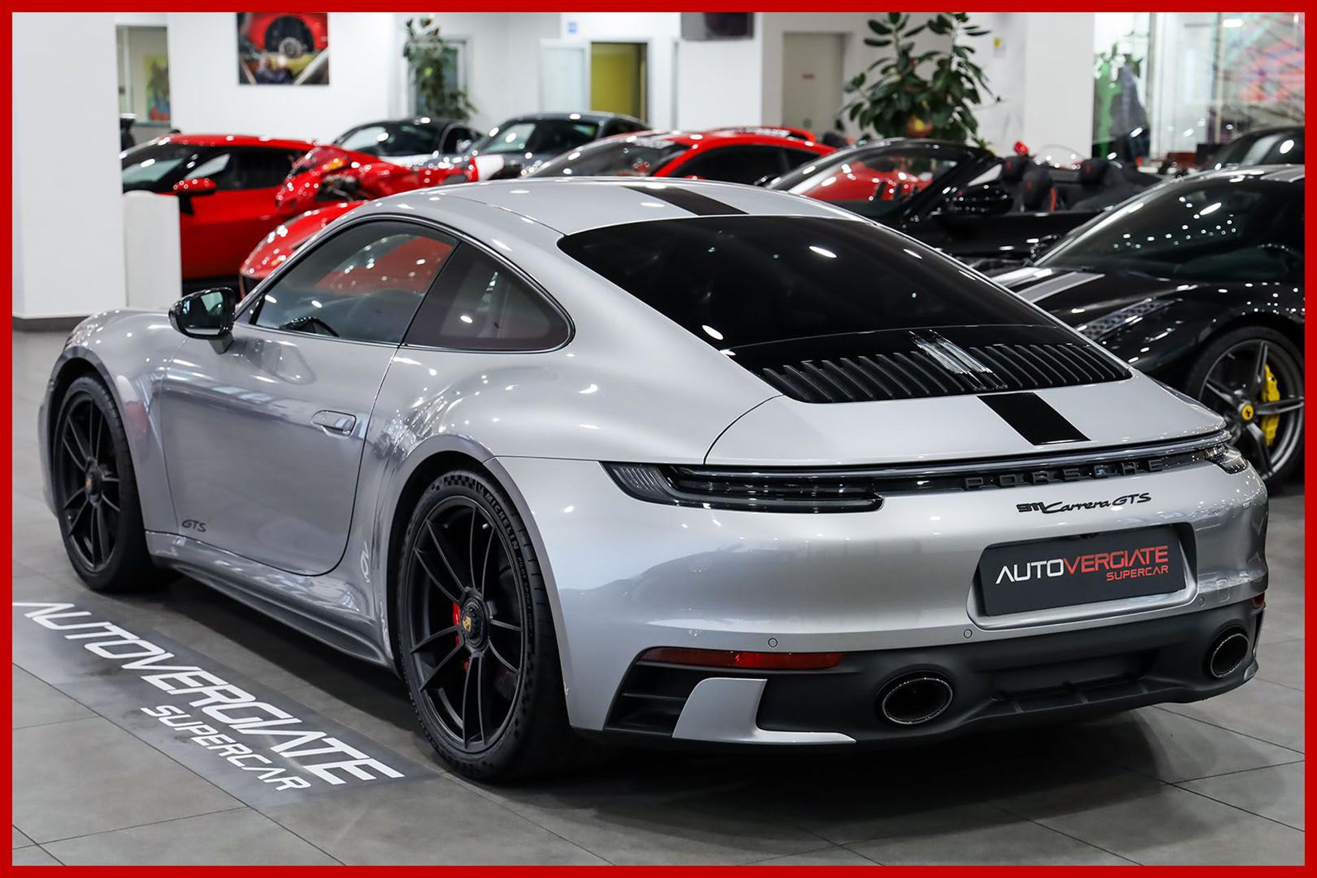 PORSCHE 992