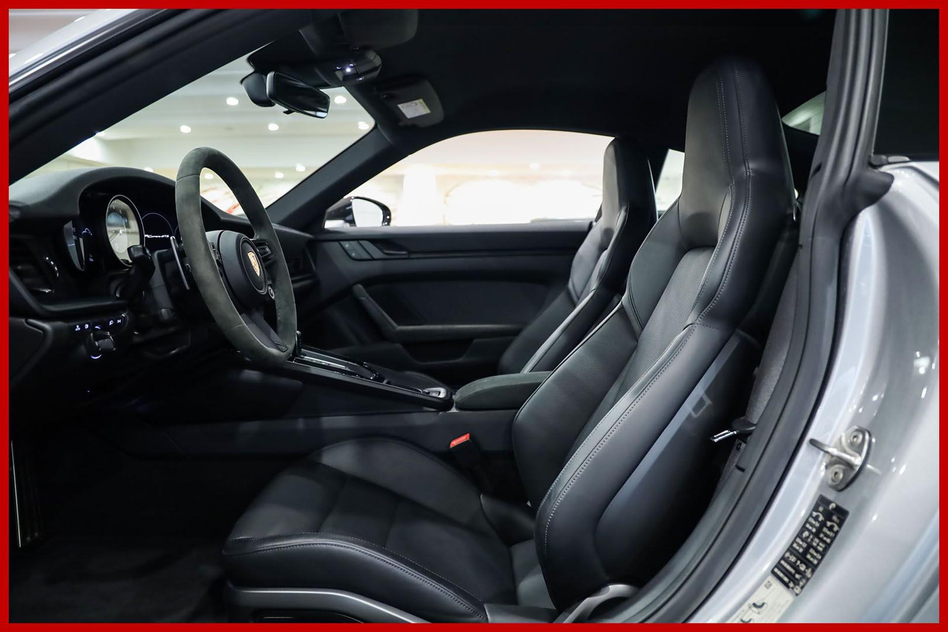 PORSCHE 992