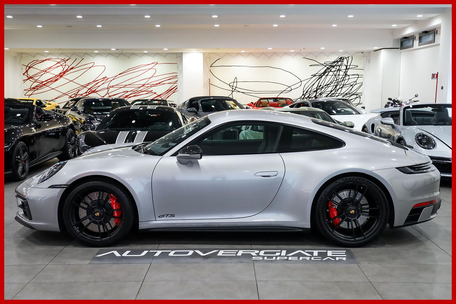 PORSCHE 992