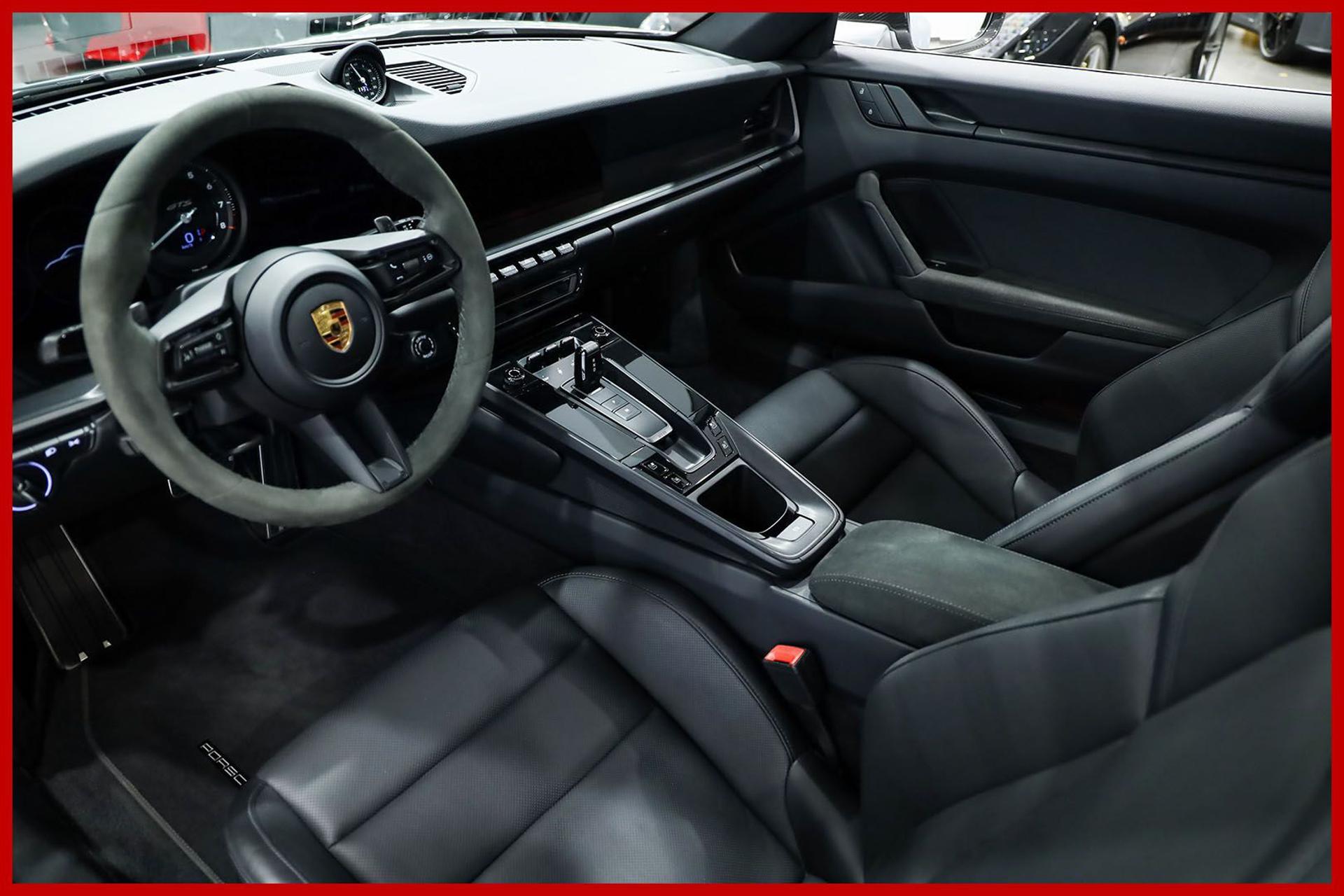 PORSCHE 992