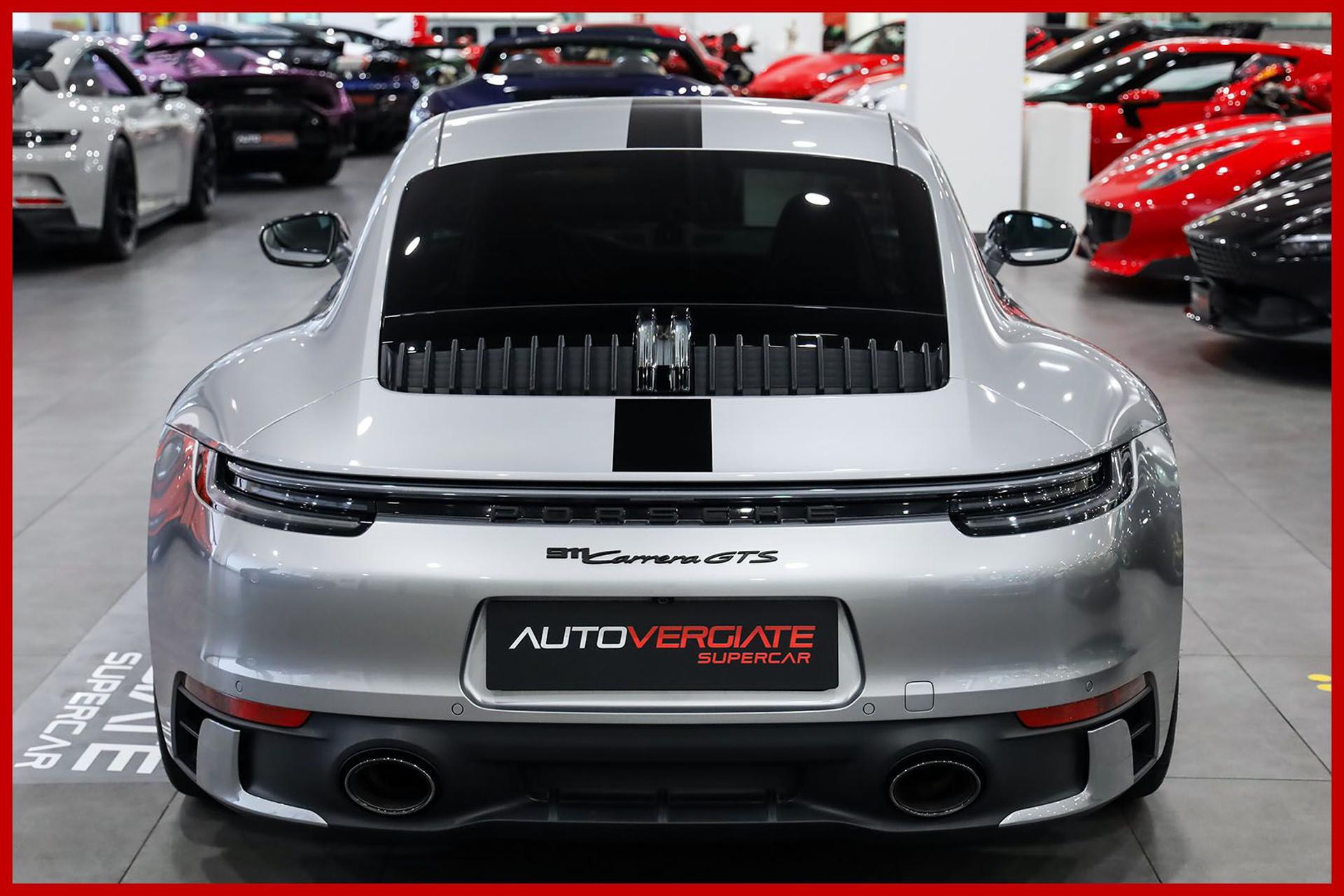 PORSCHE 992