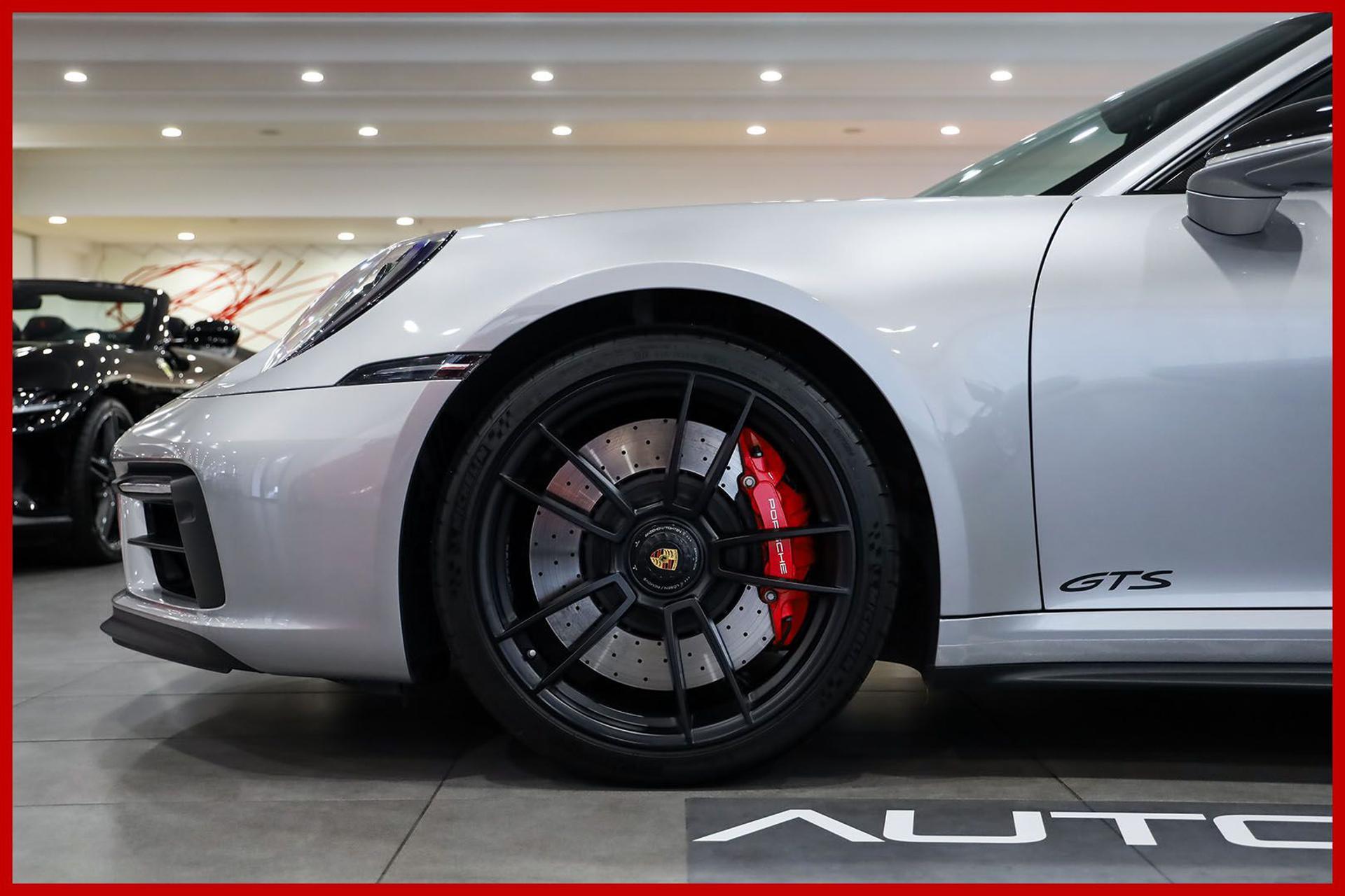 PORSCHE 992