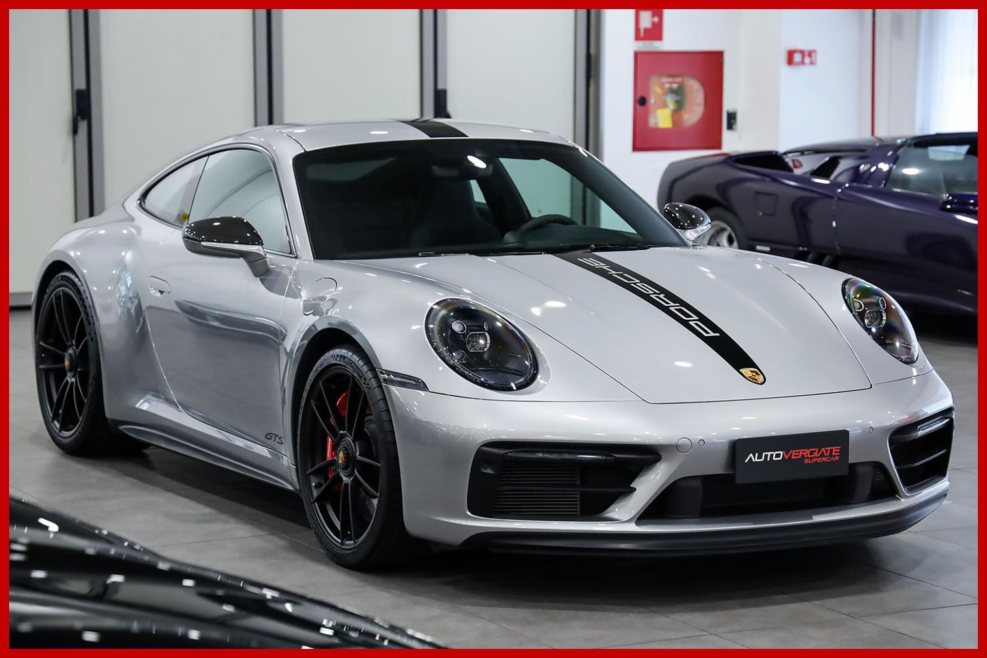 PORSCHE 992