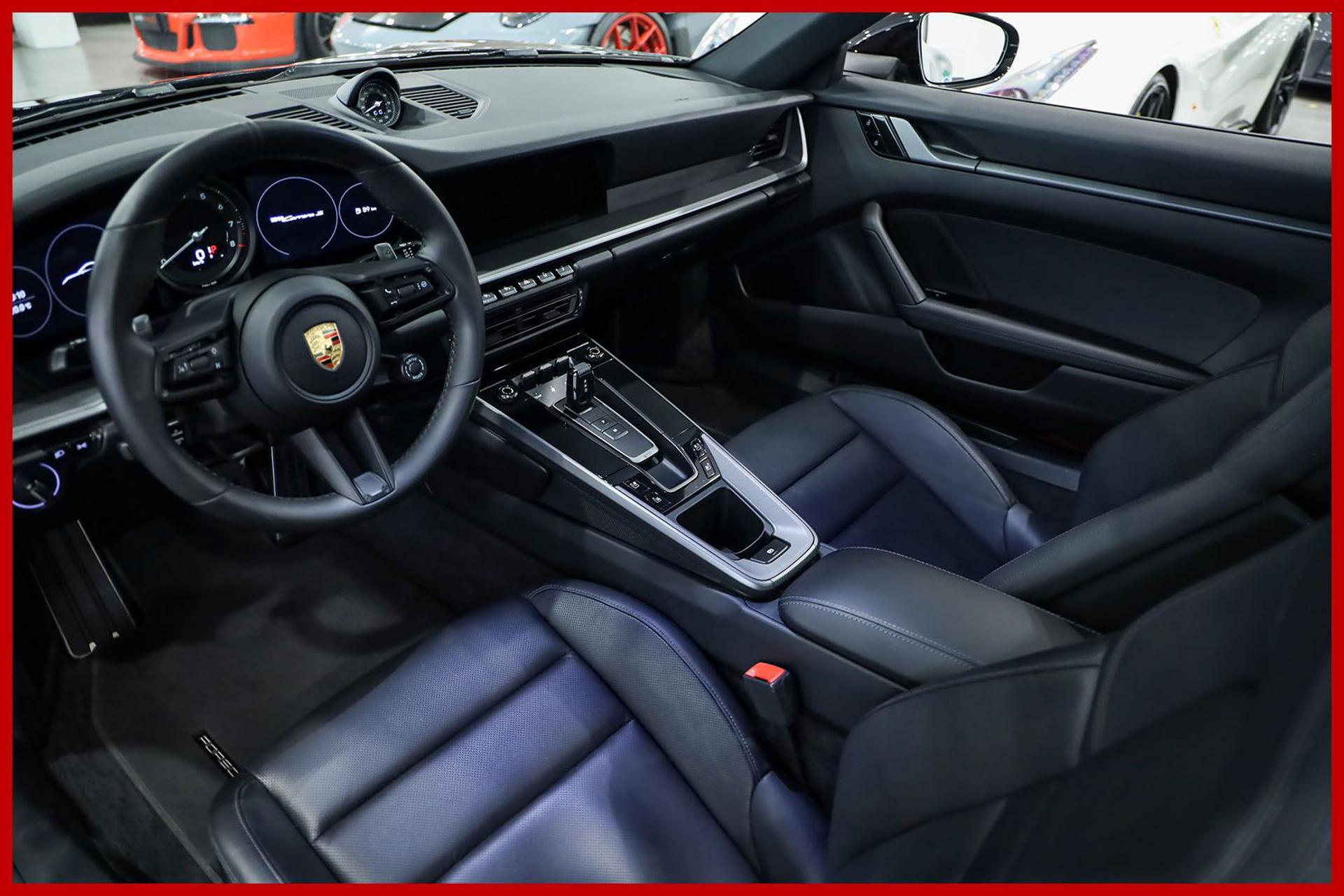 PORSCHE 992