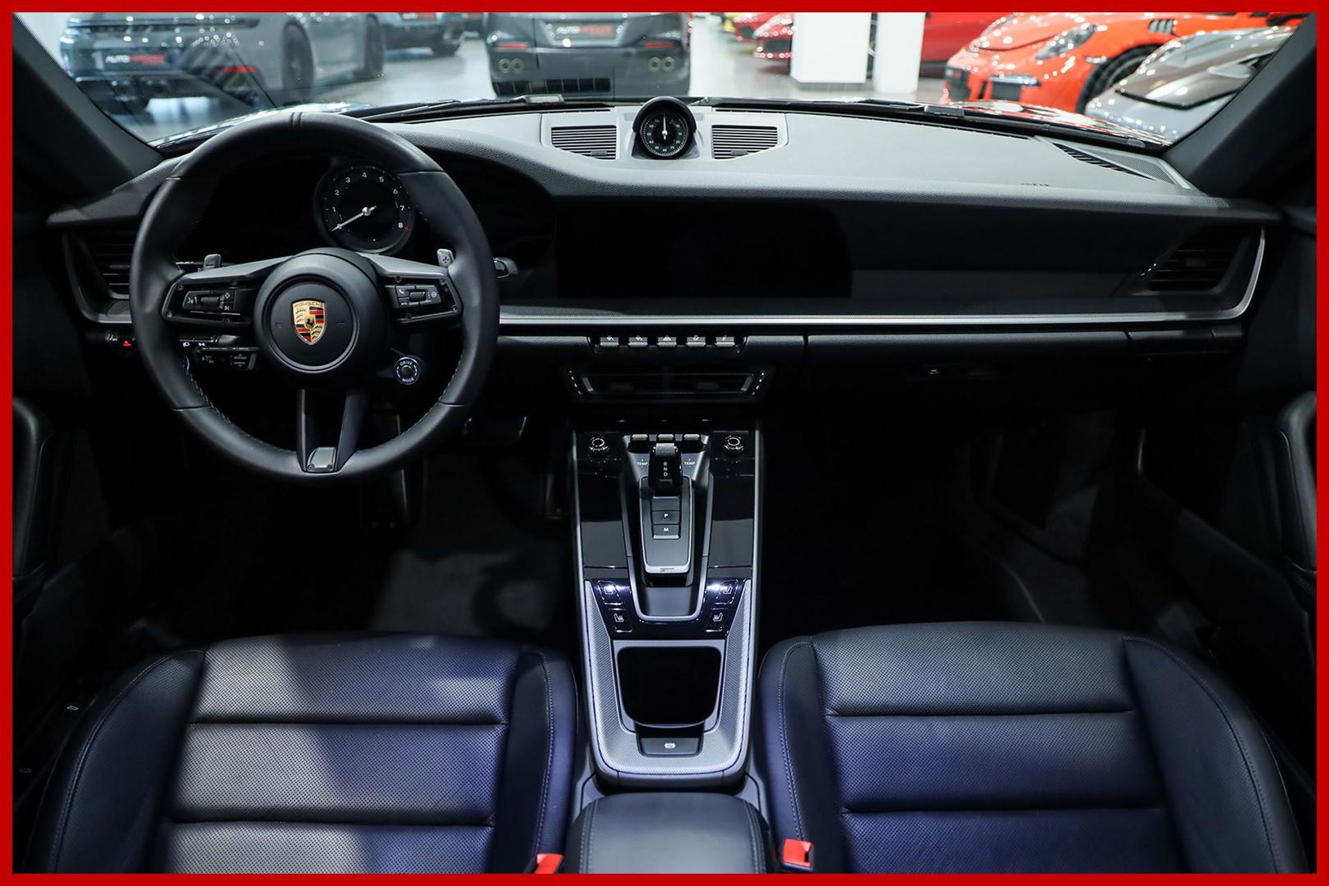 PORSCHE 992