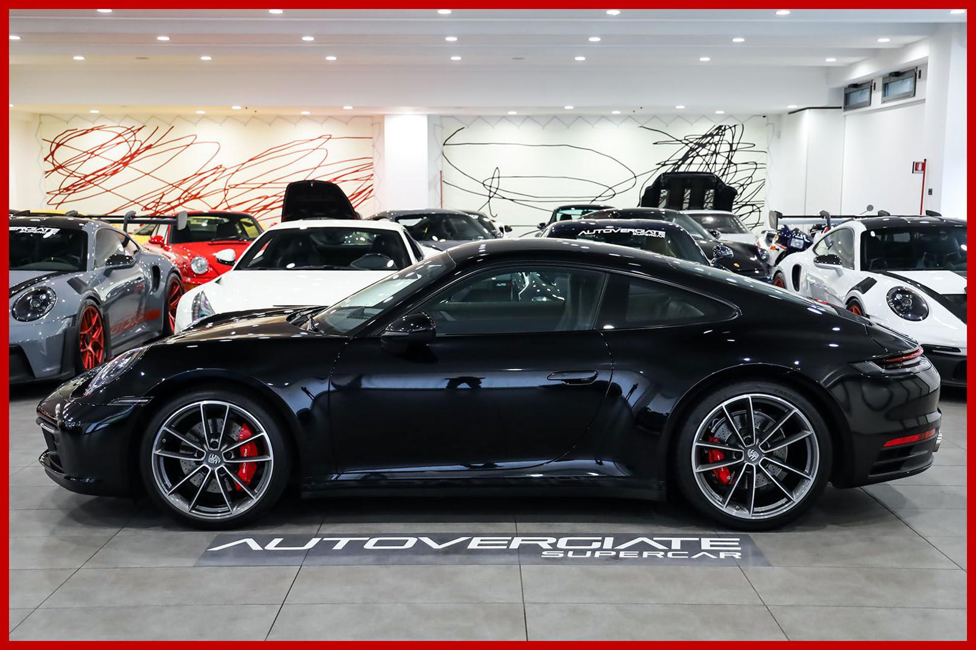 PORSCHE 992