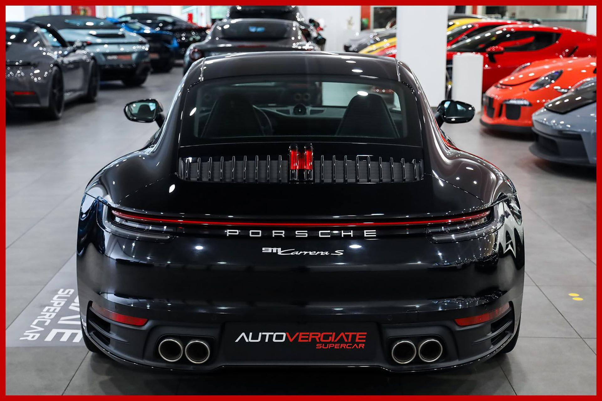 PORSCHE 992