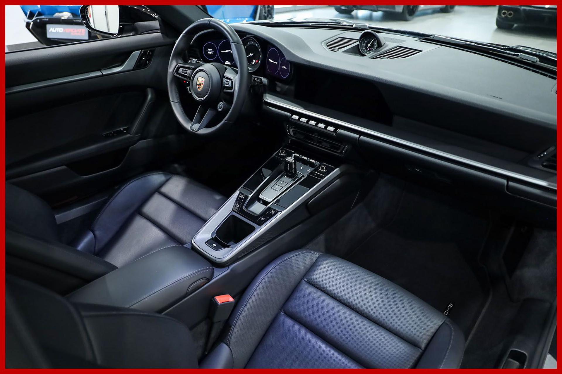 PORSCHE 992