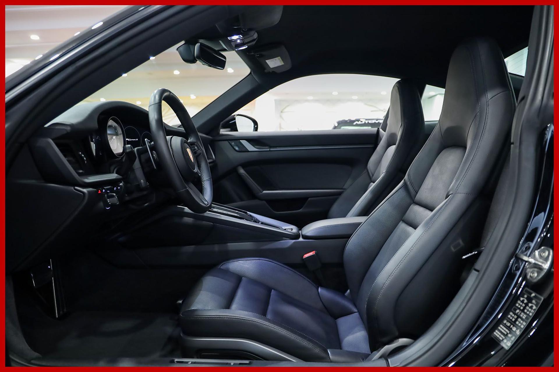 PORSCHE 992