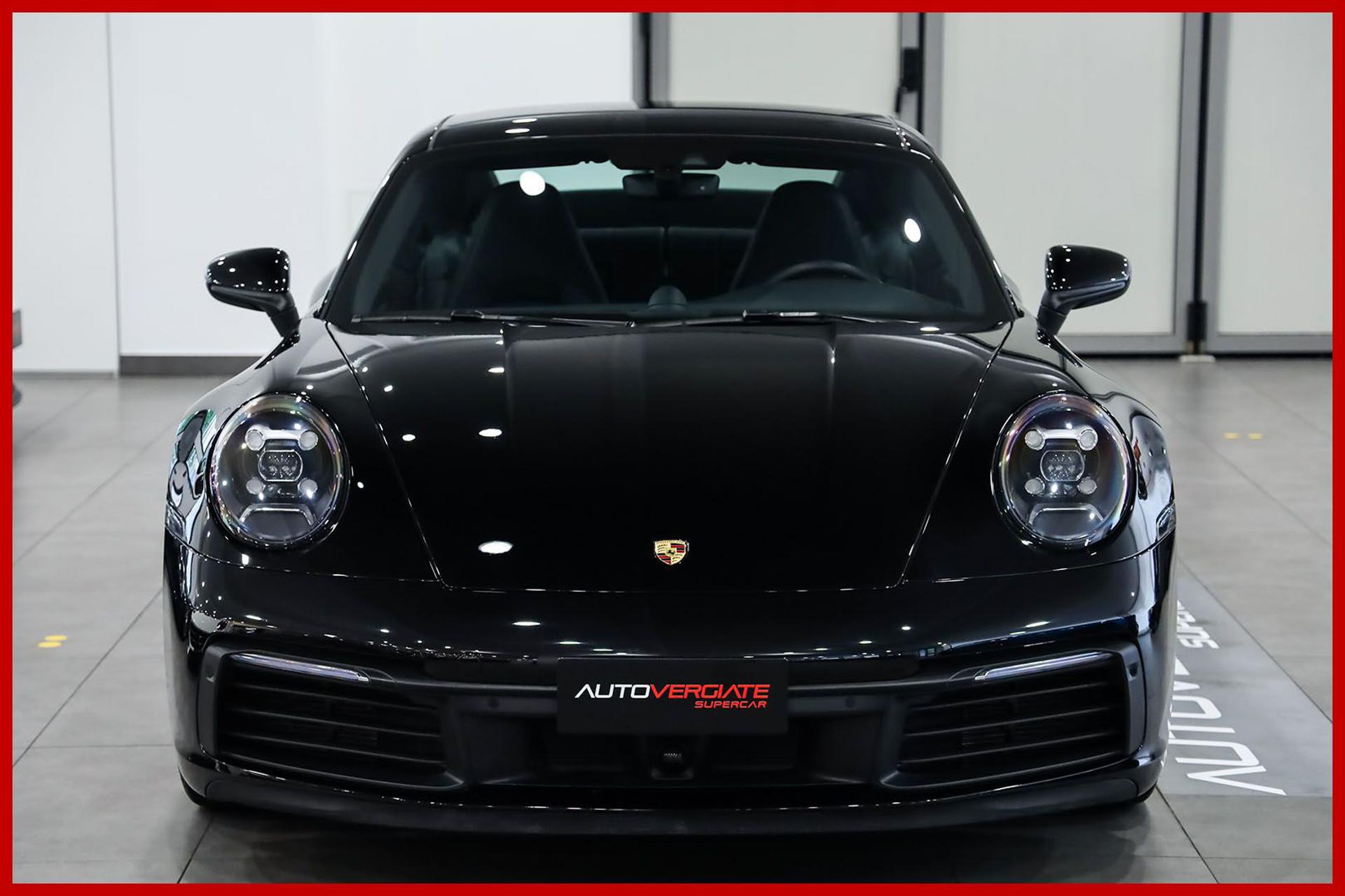 PORSCHE 992