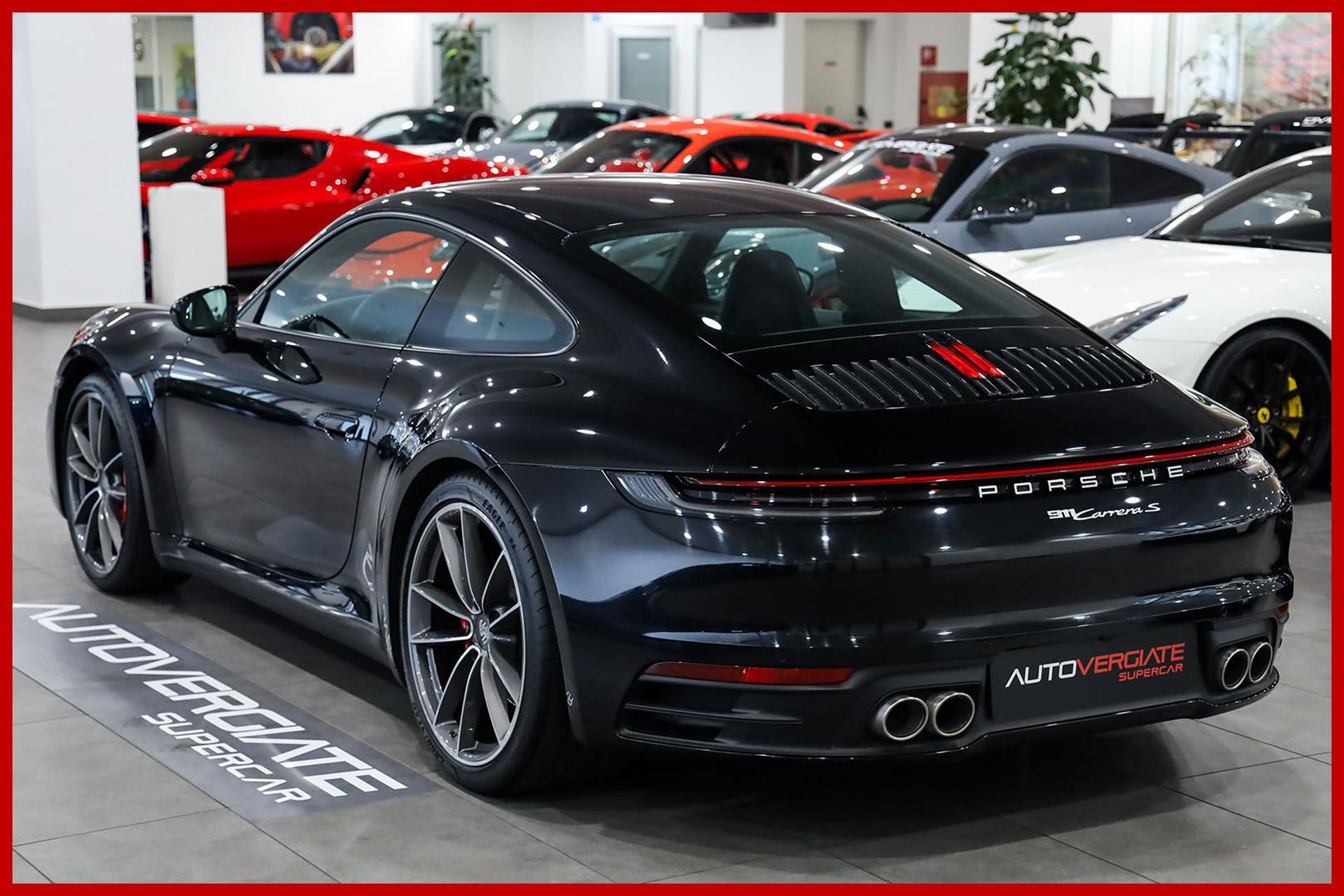 PORSCHE 992