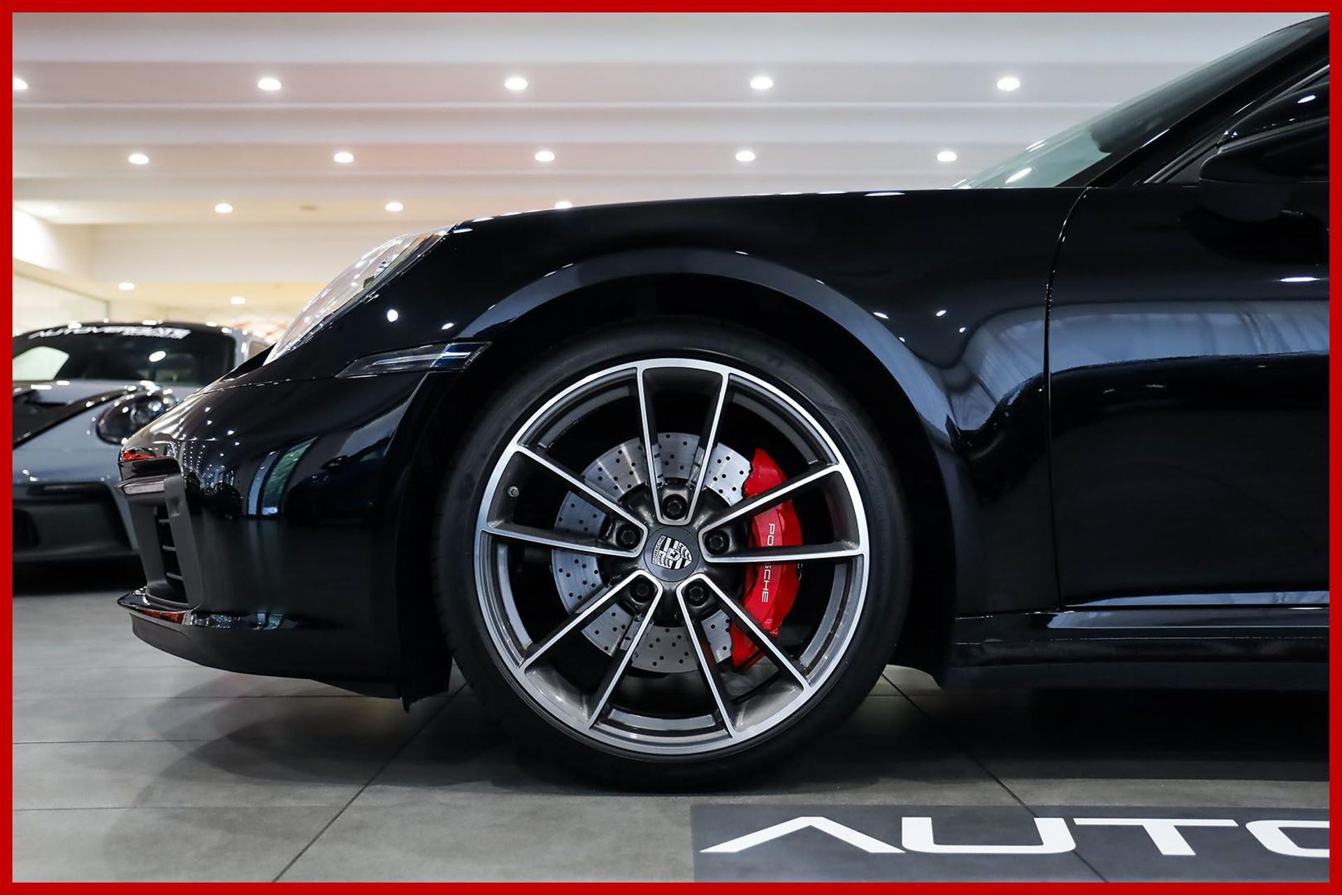 PORSCHE 992